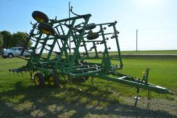 John Deere 980 30' field cultivator