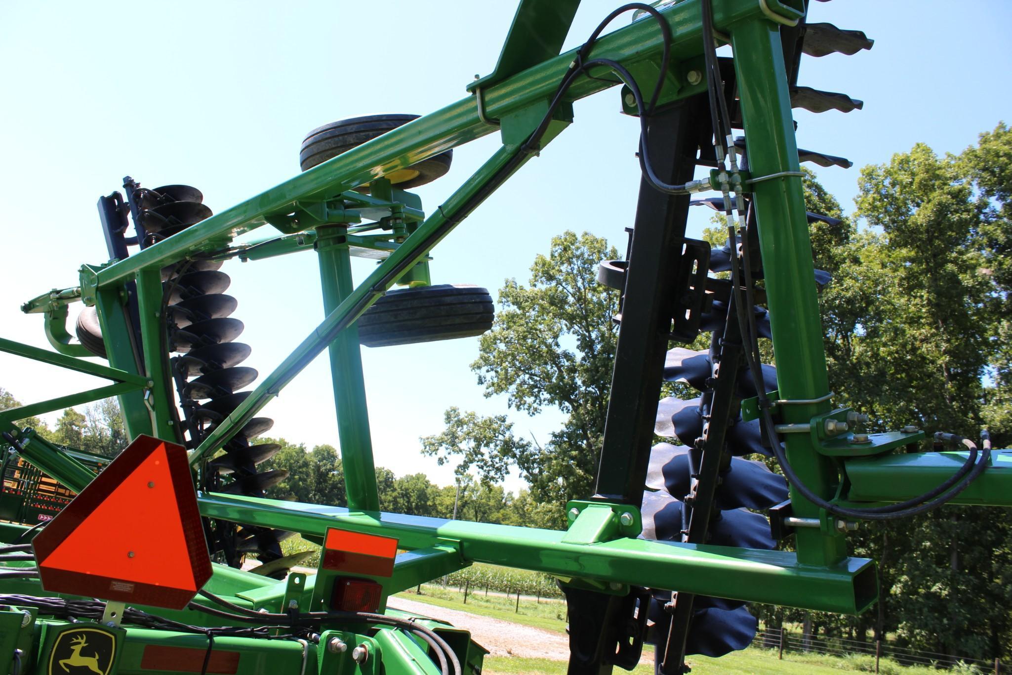 2013 John Deere 2623VT vertical tillage tool