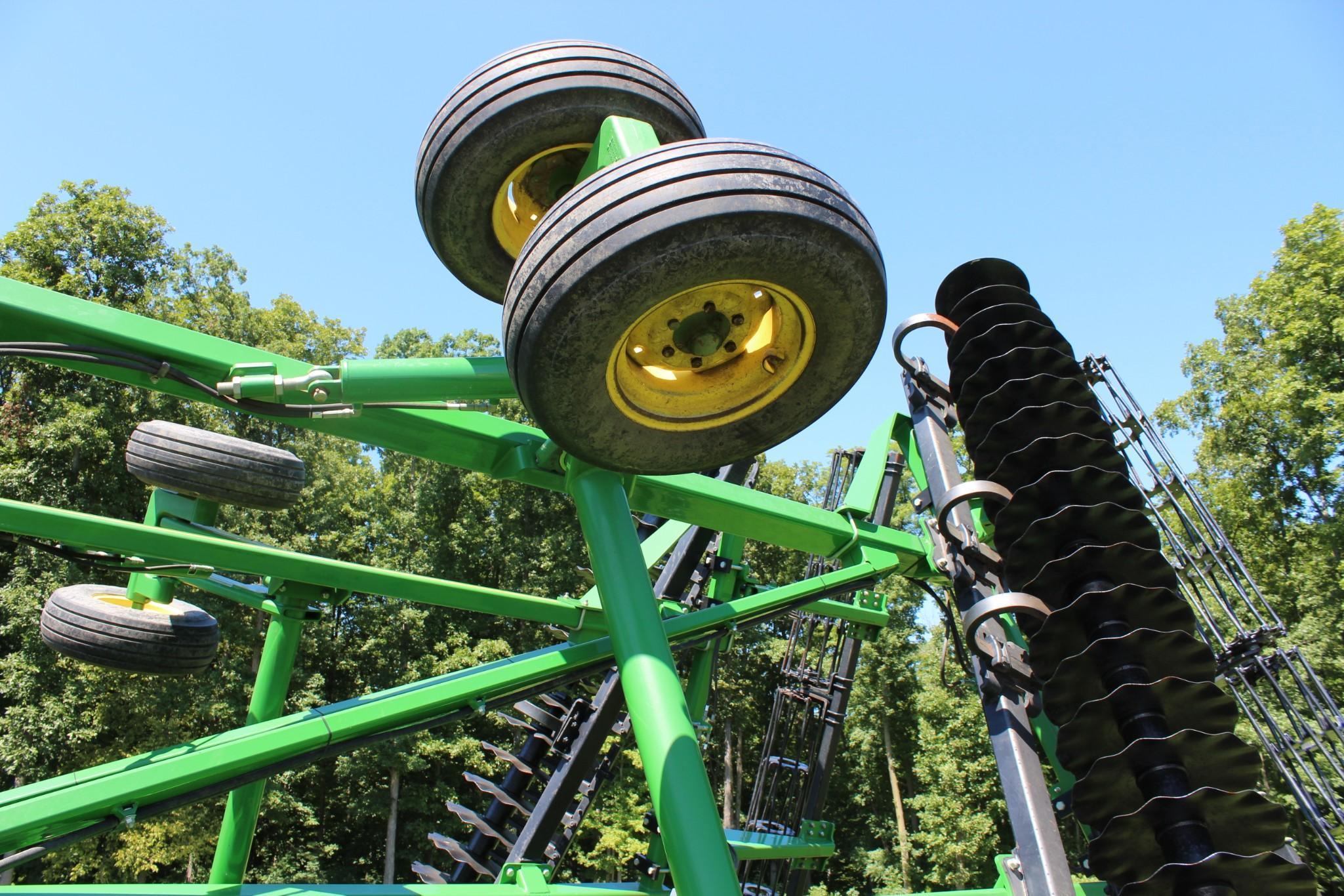 2013 John Deere 2623VT vertical tillage tool