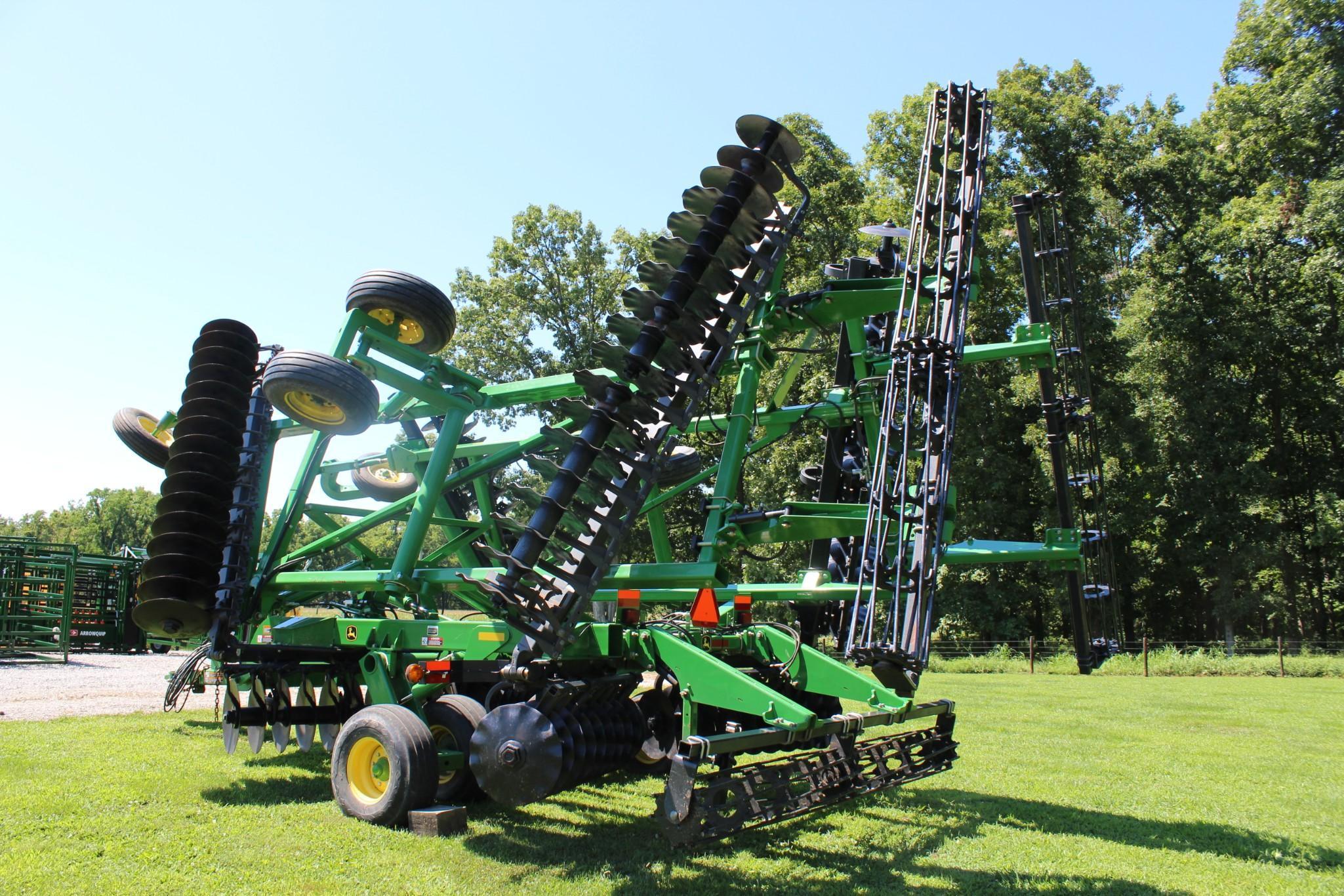 2013 John Deere 2623VT vertical tillage tool