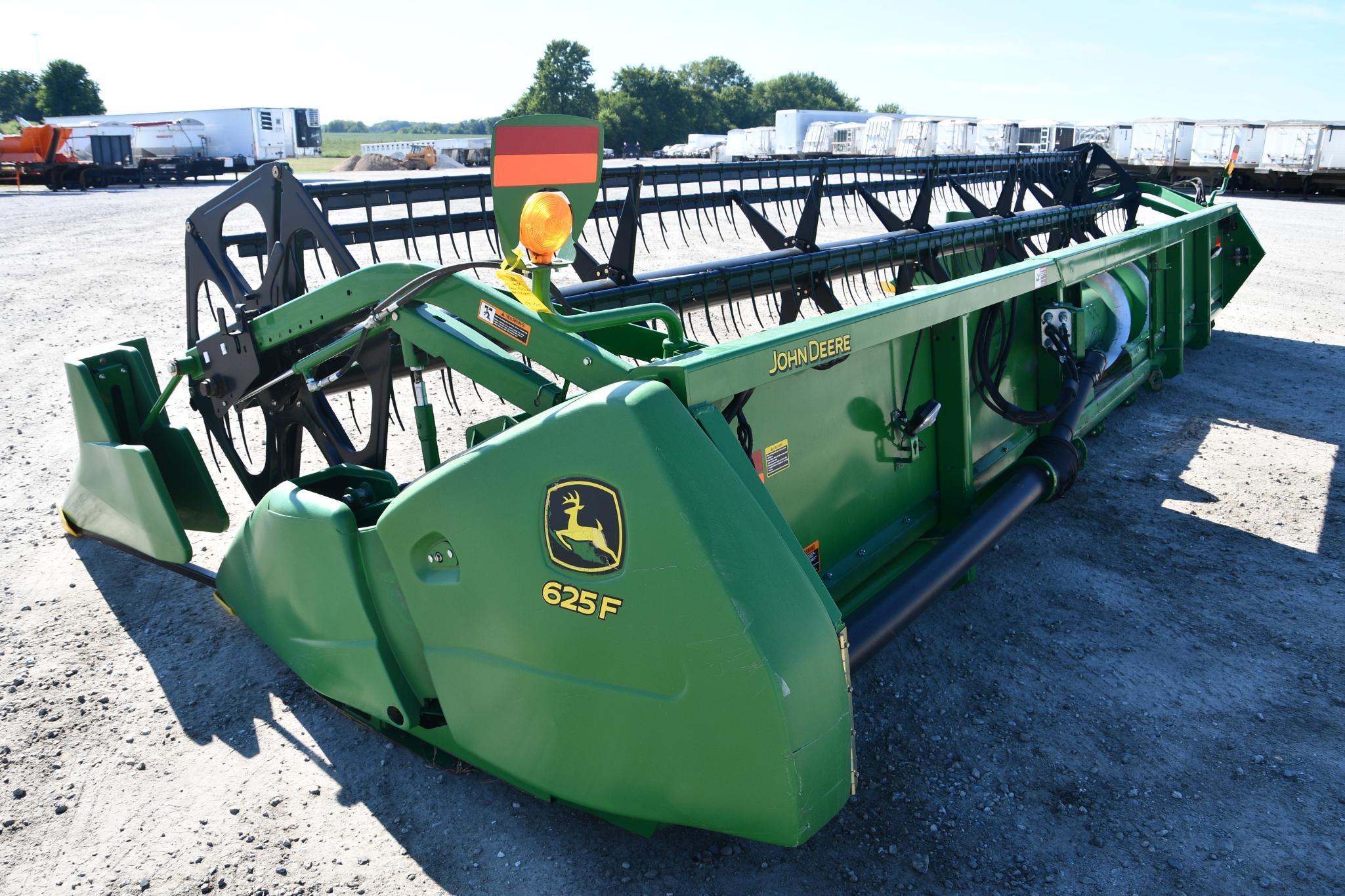 2011 John Deere 625F 25' grain platform