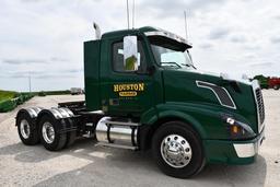 2005 Volvo day cab semi