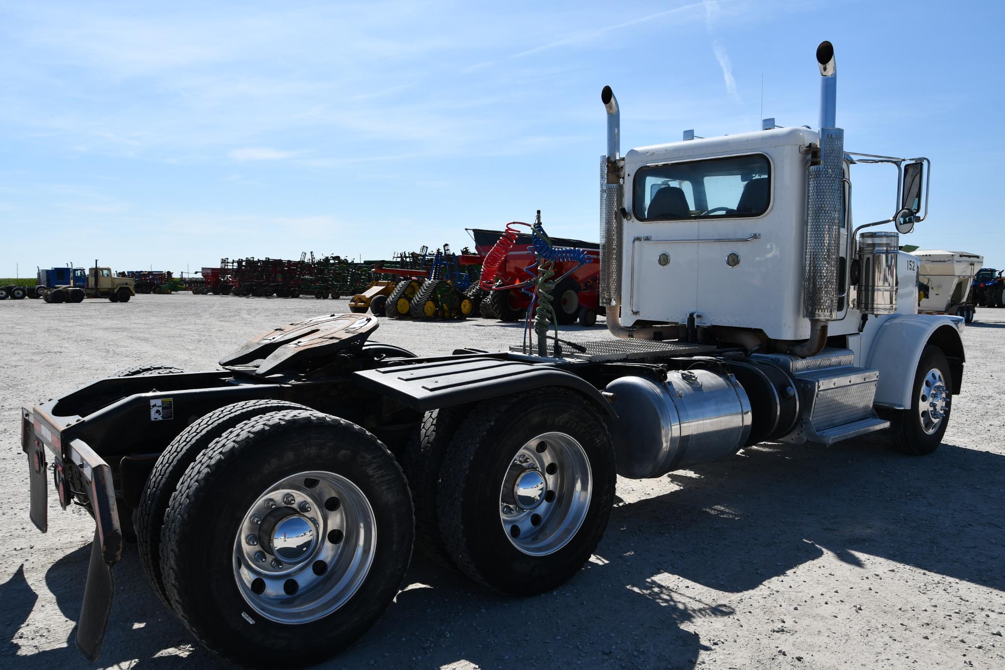 2015 Peterbilt 389 day cab semi