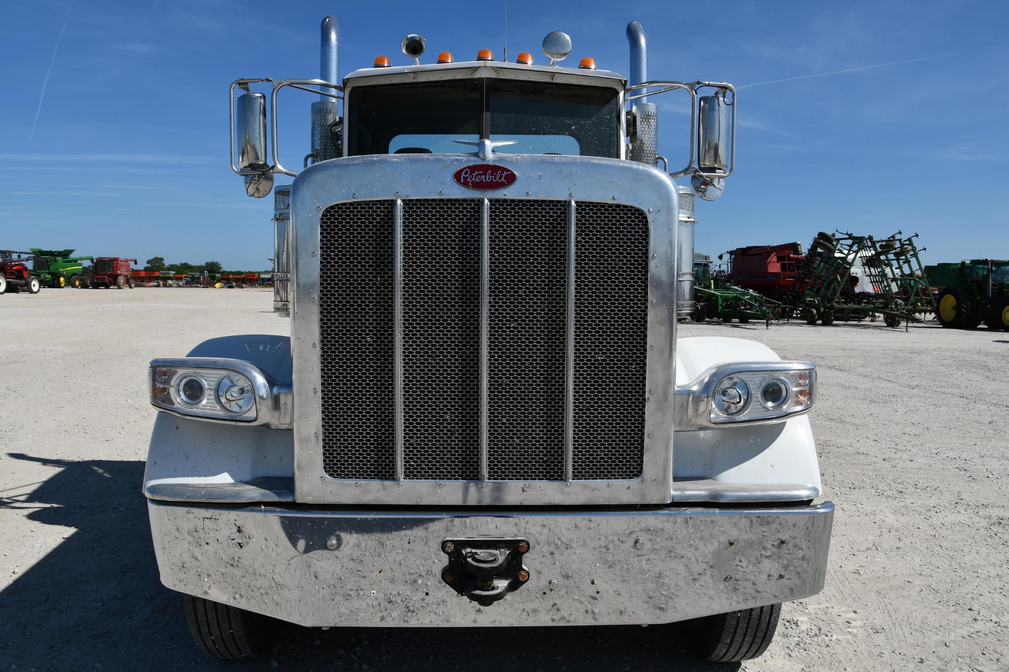 2015 Peterbilt 389 day cab semi