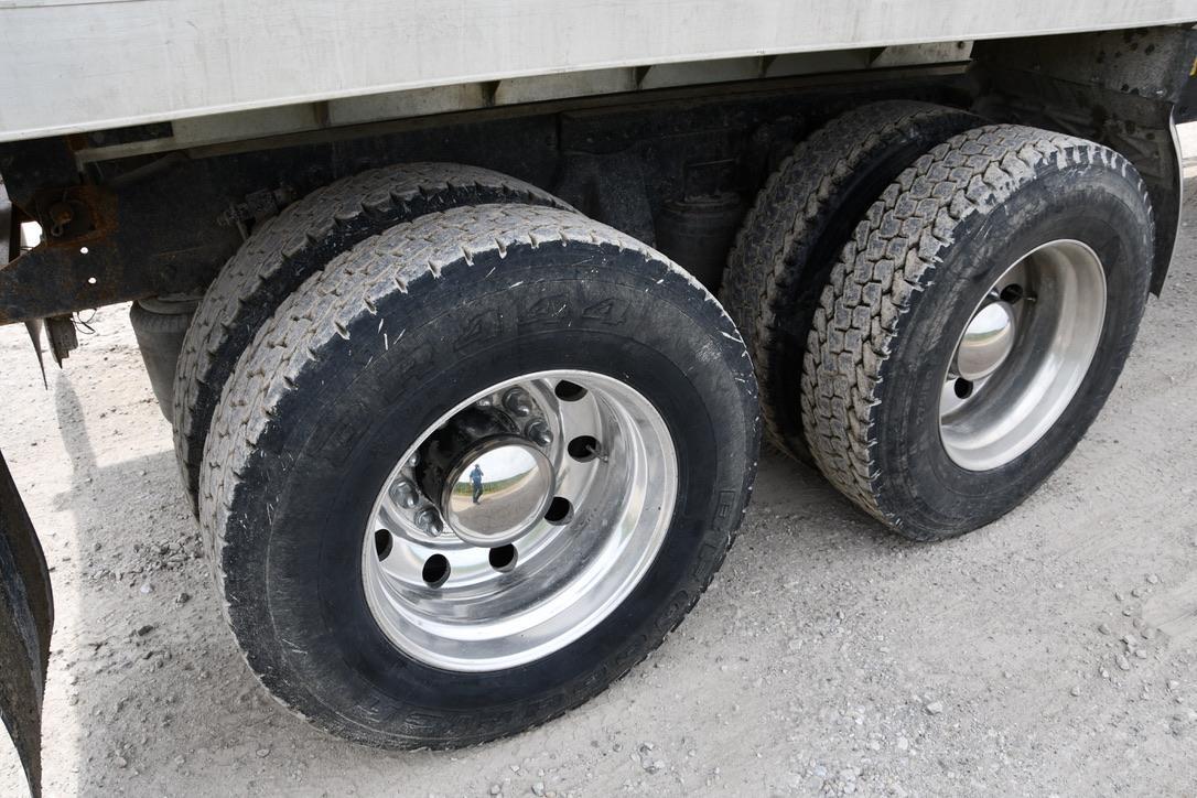 2004 Western Star tandem grain truck