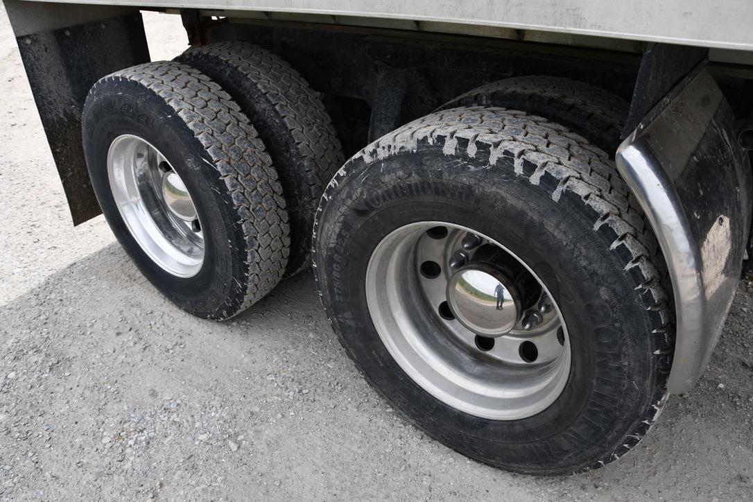 2004 Western Star tandem grain truck