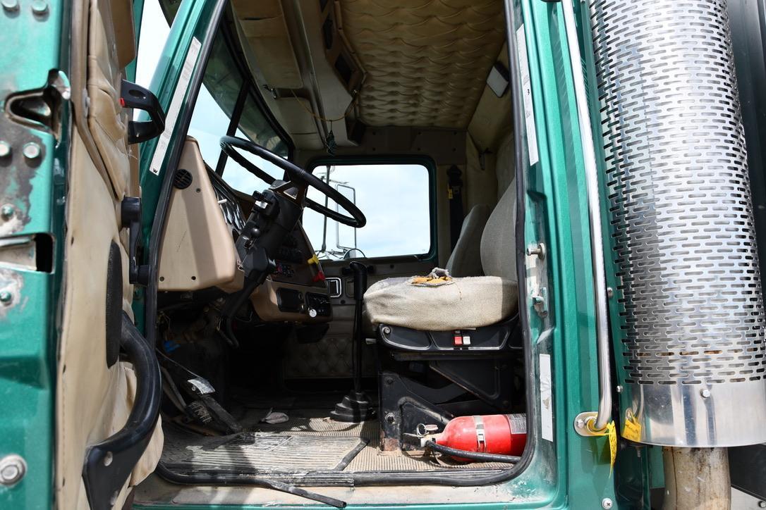 2004 Western Star tandem grain truck