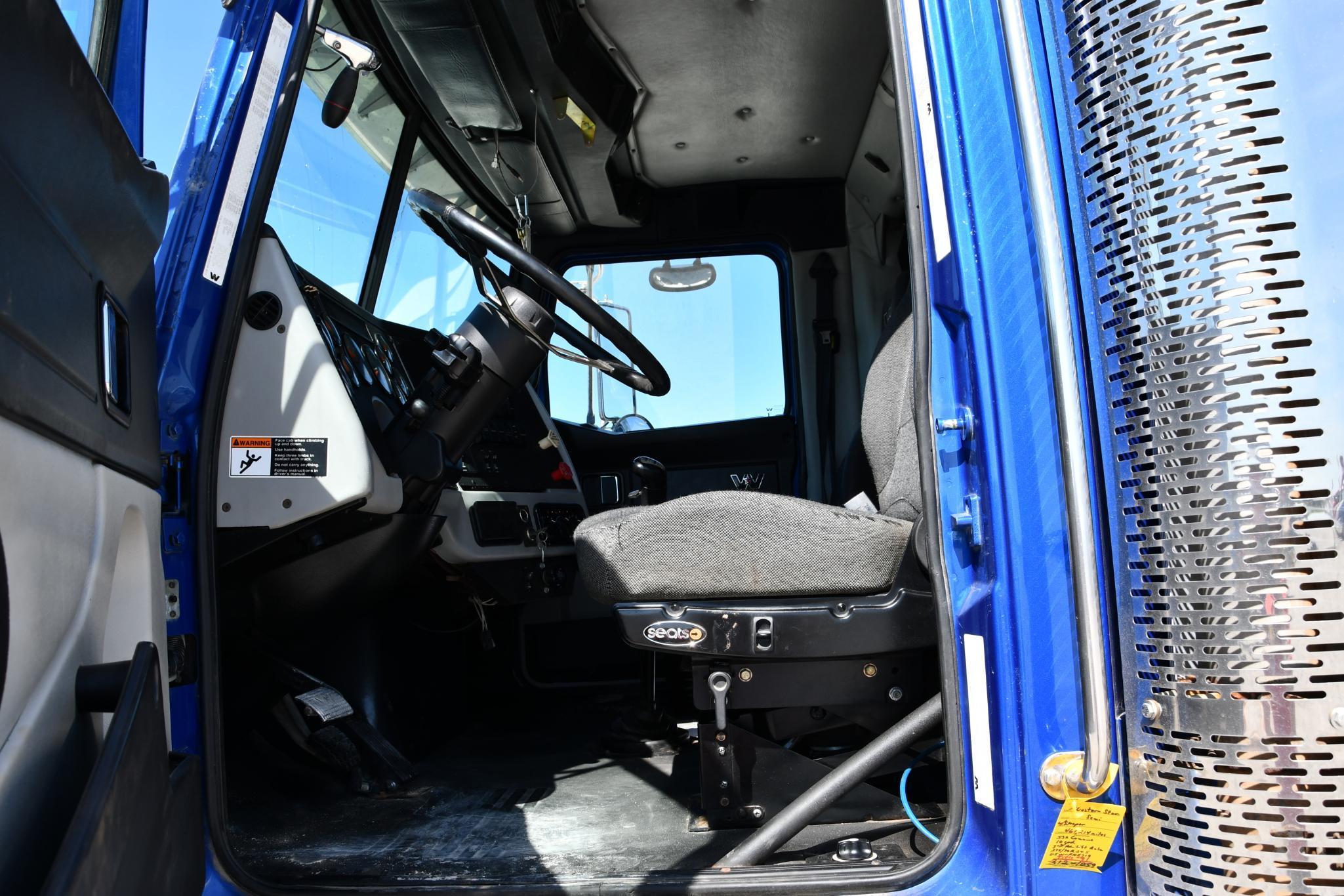 2013 Western Star 4900SB semi