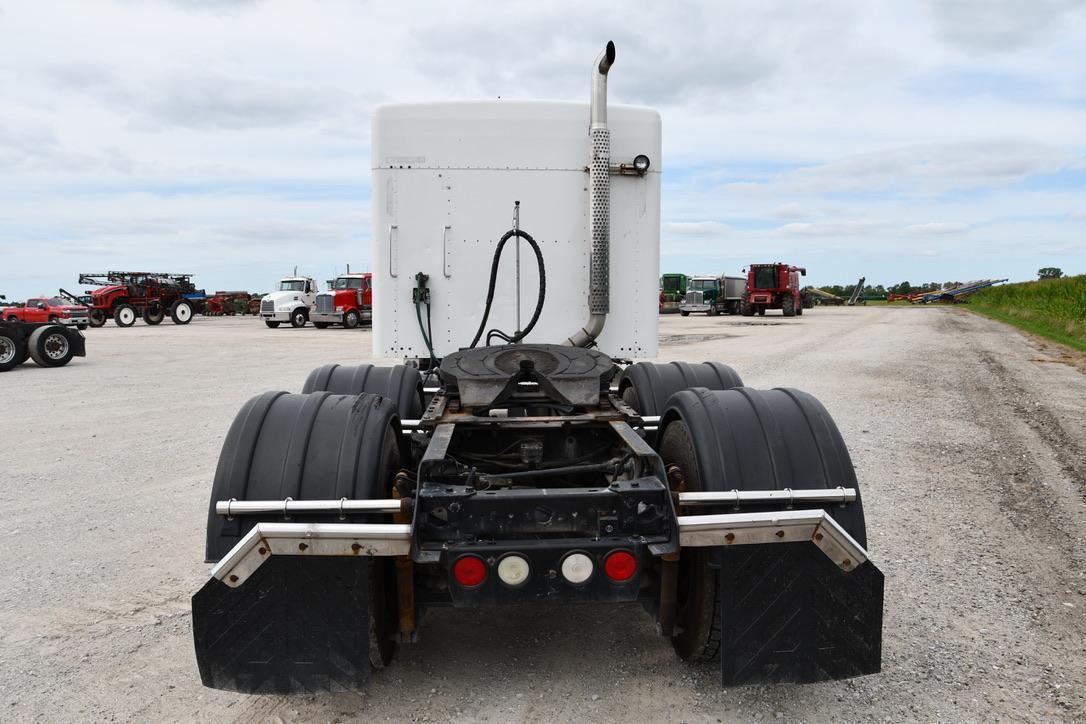 2005 Kenworth T800 semi