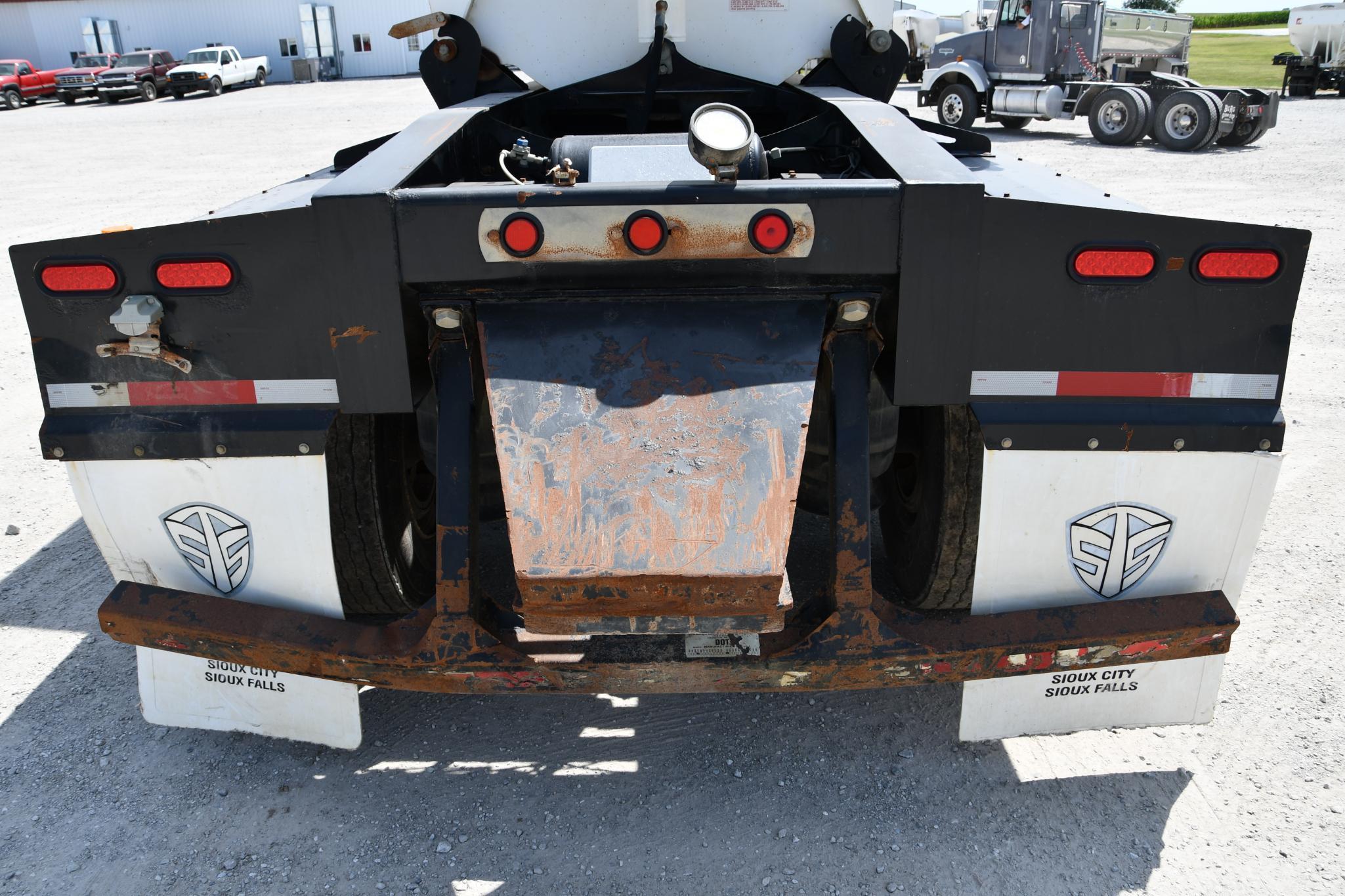 2013 Circle R Side Dump dump trailer