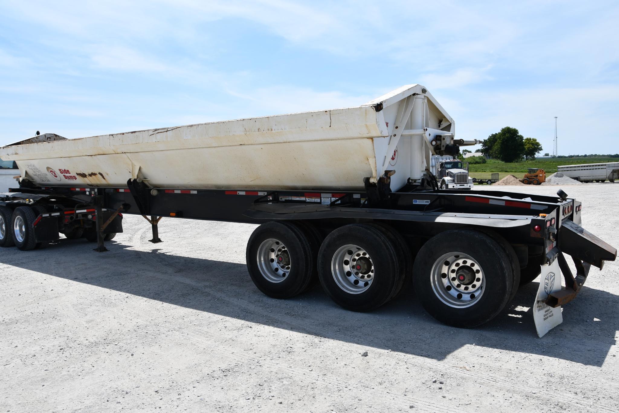 2013 Circle R Side Dump dump trailer