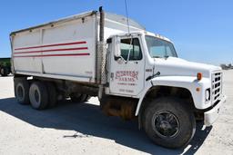 1985 International 1900 tandem grain truck