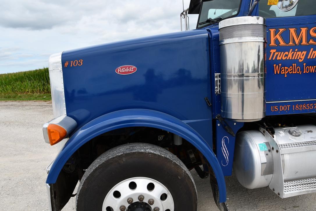 2007 Peterbilt 378 day cab semi