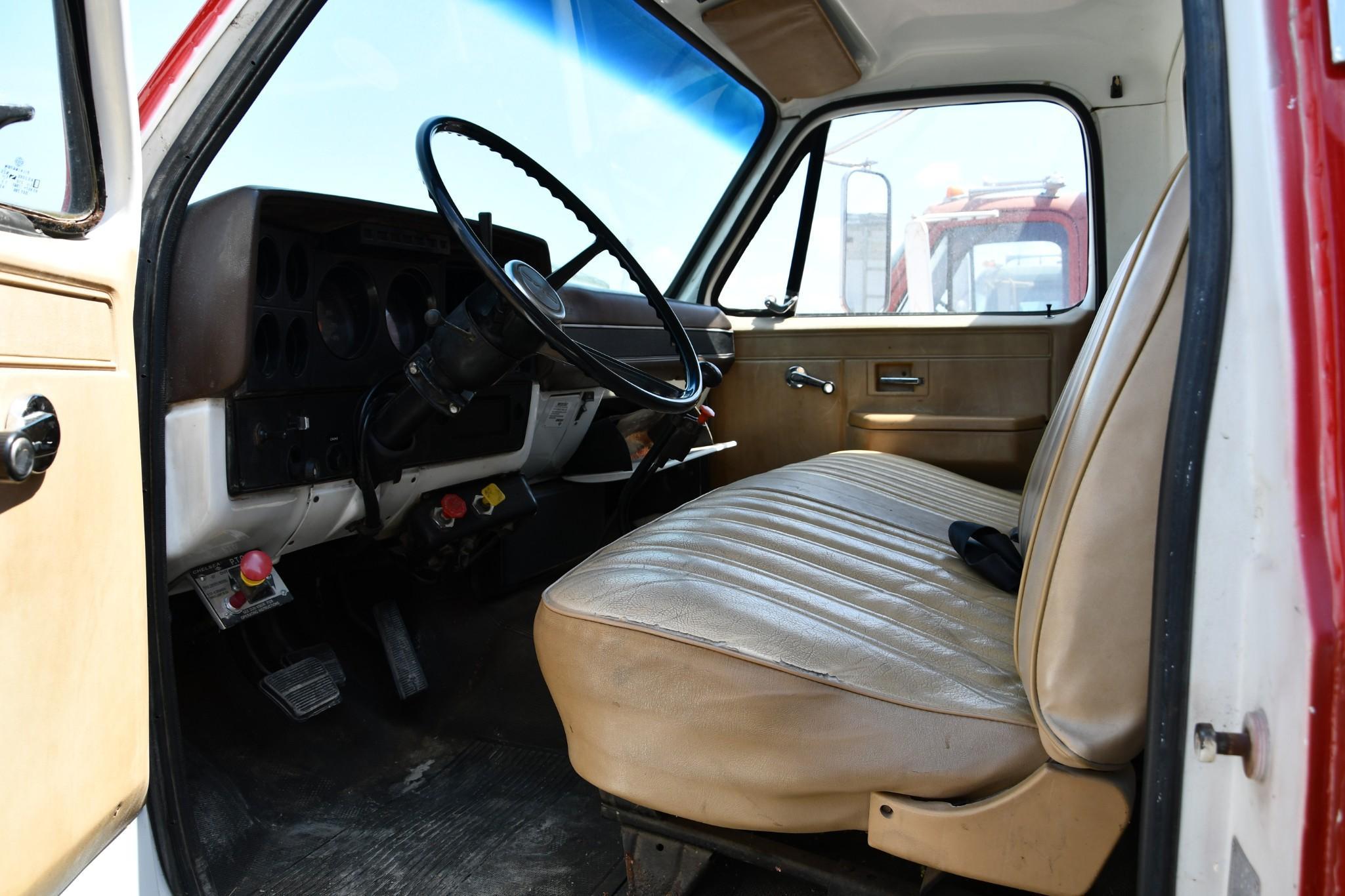 1987 GMC 7000 single axle grain truck