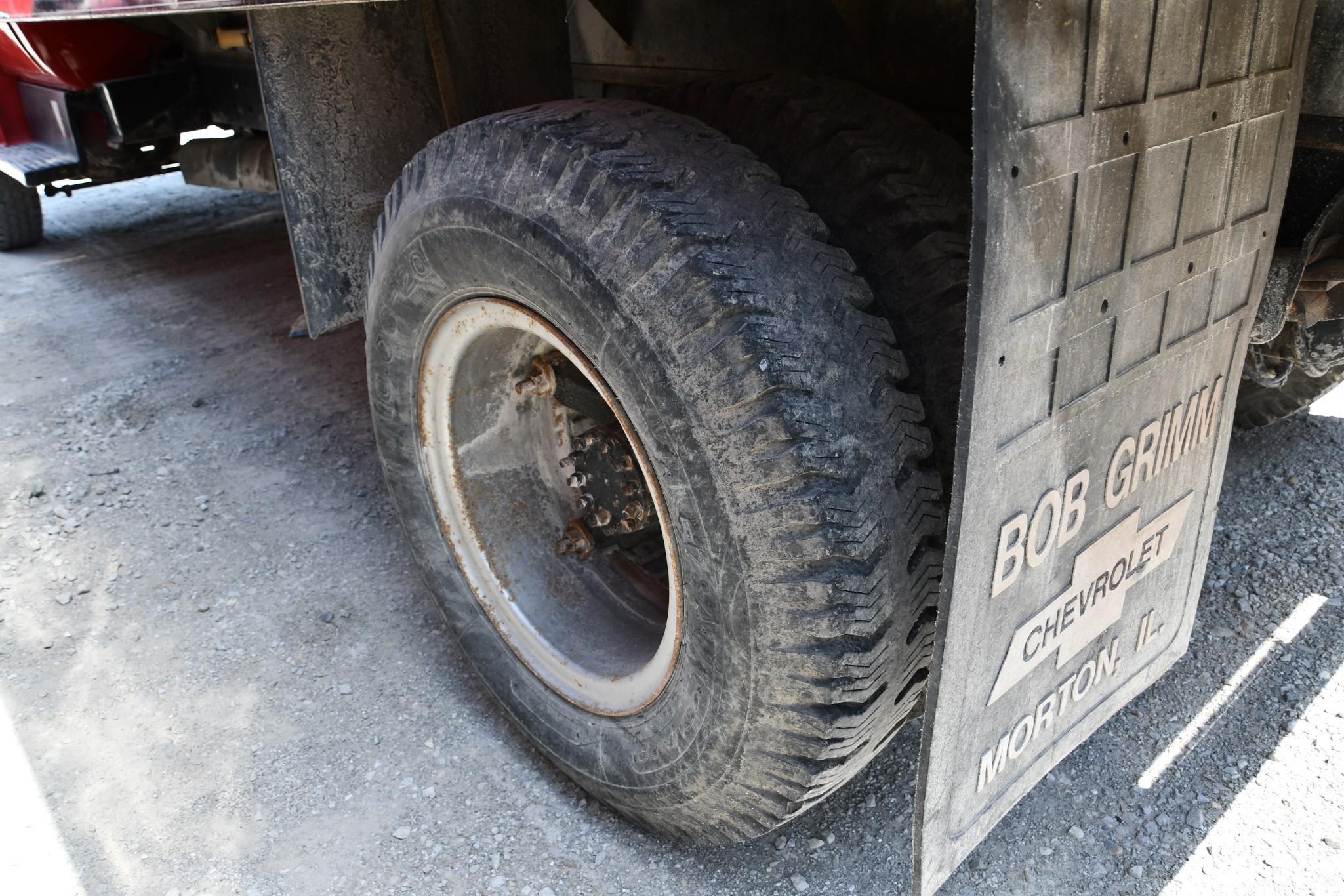 1987 GMC 7000 single axle grain truck