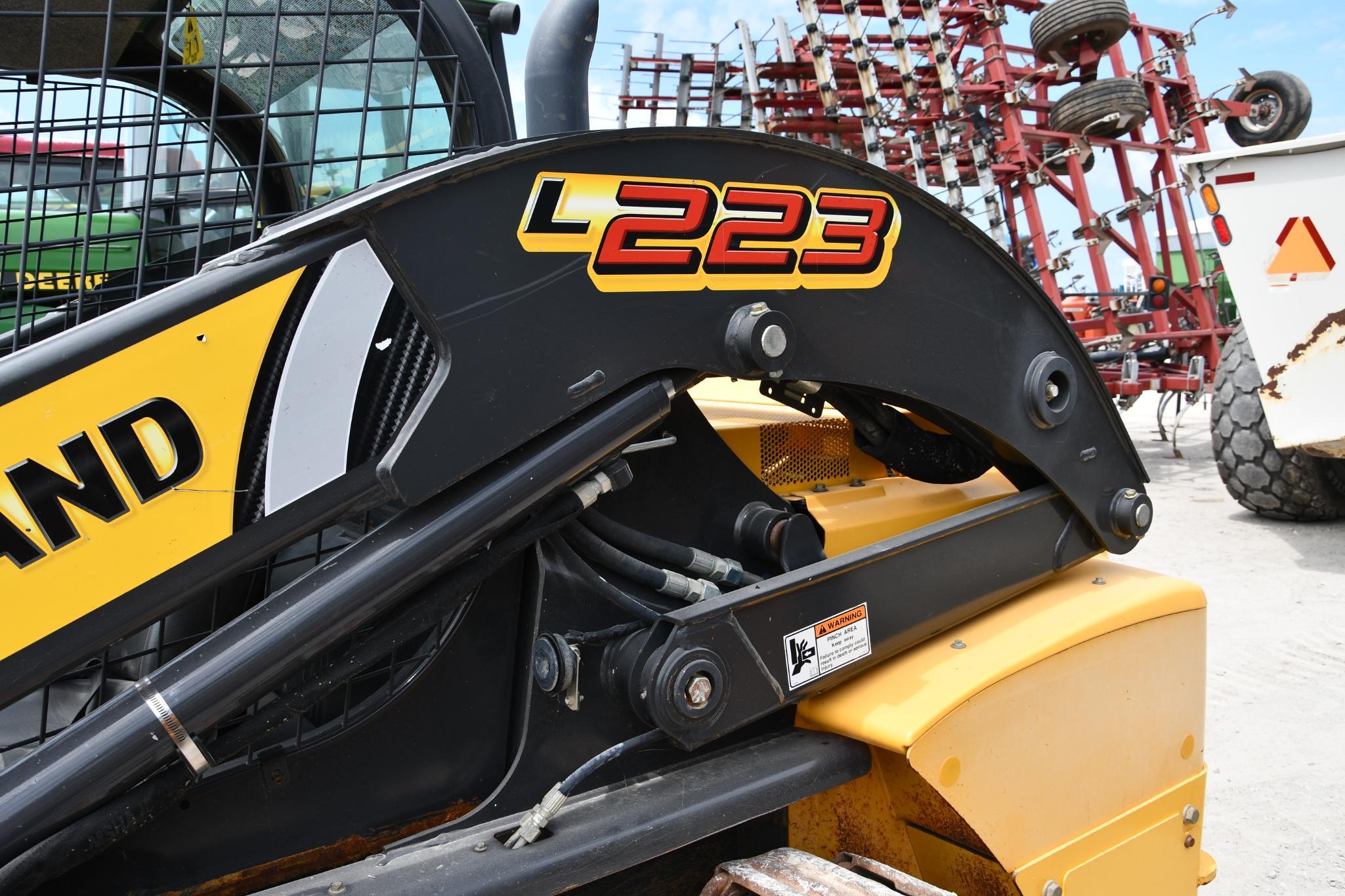 New Holland L223 skid steer