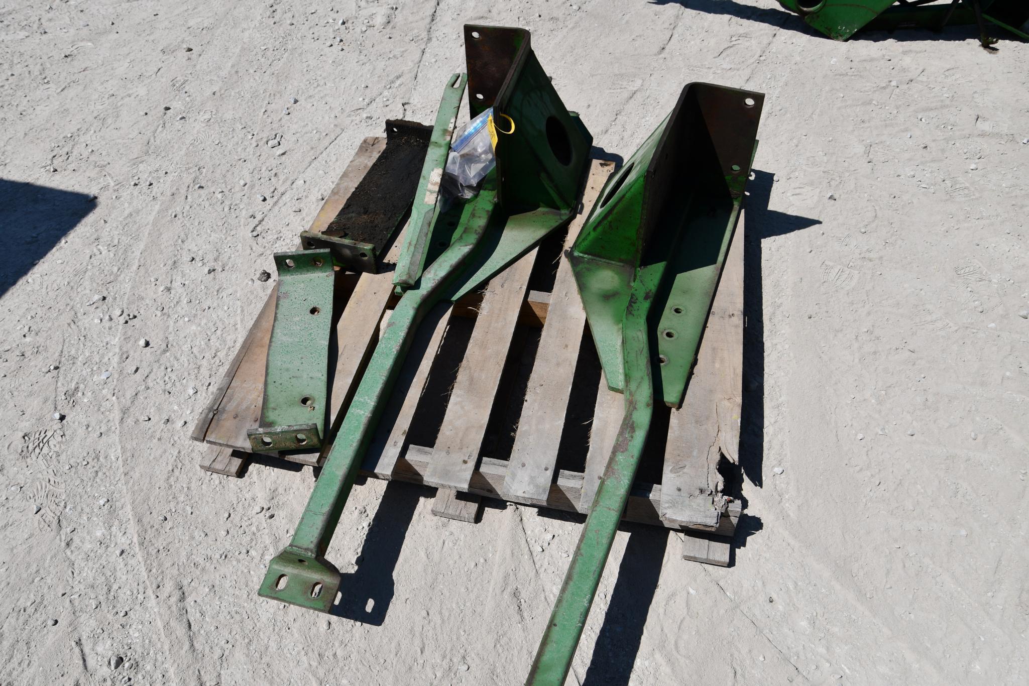 John Deere 148 loader w/ 6' bucket