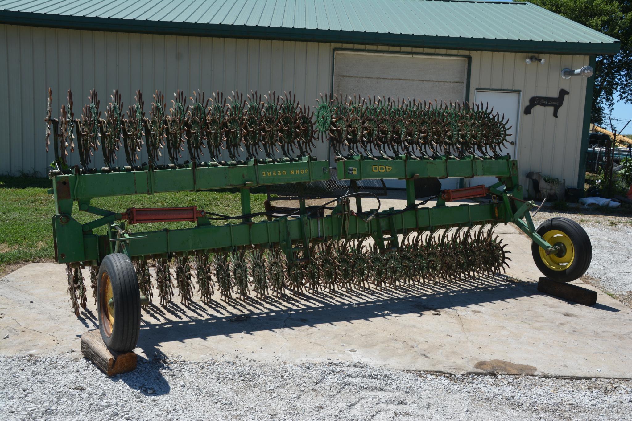 John Deere 400 30' 3-pt. rotary hoe