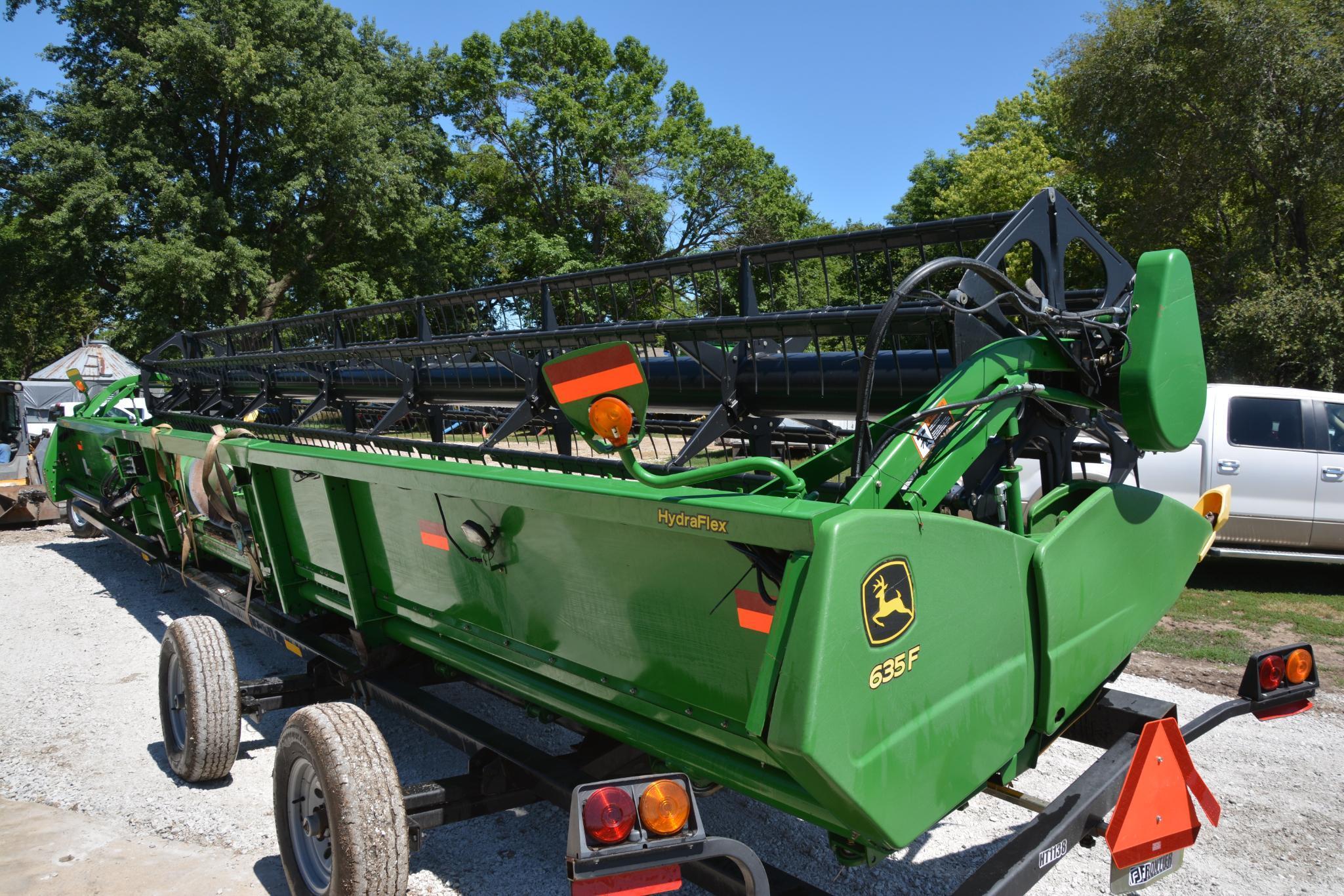 2010 John Deere 635F 35' grain platform