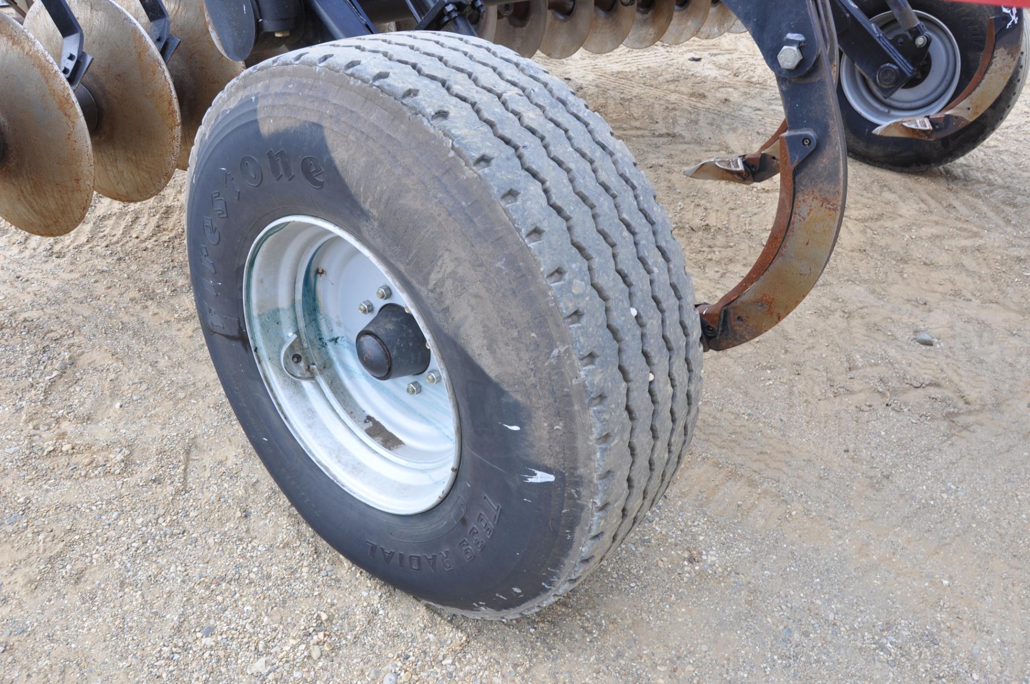 2014 Case-IH 875 7-shank disc-ripper