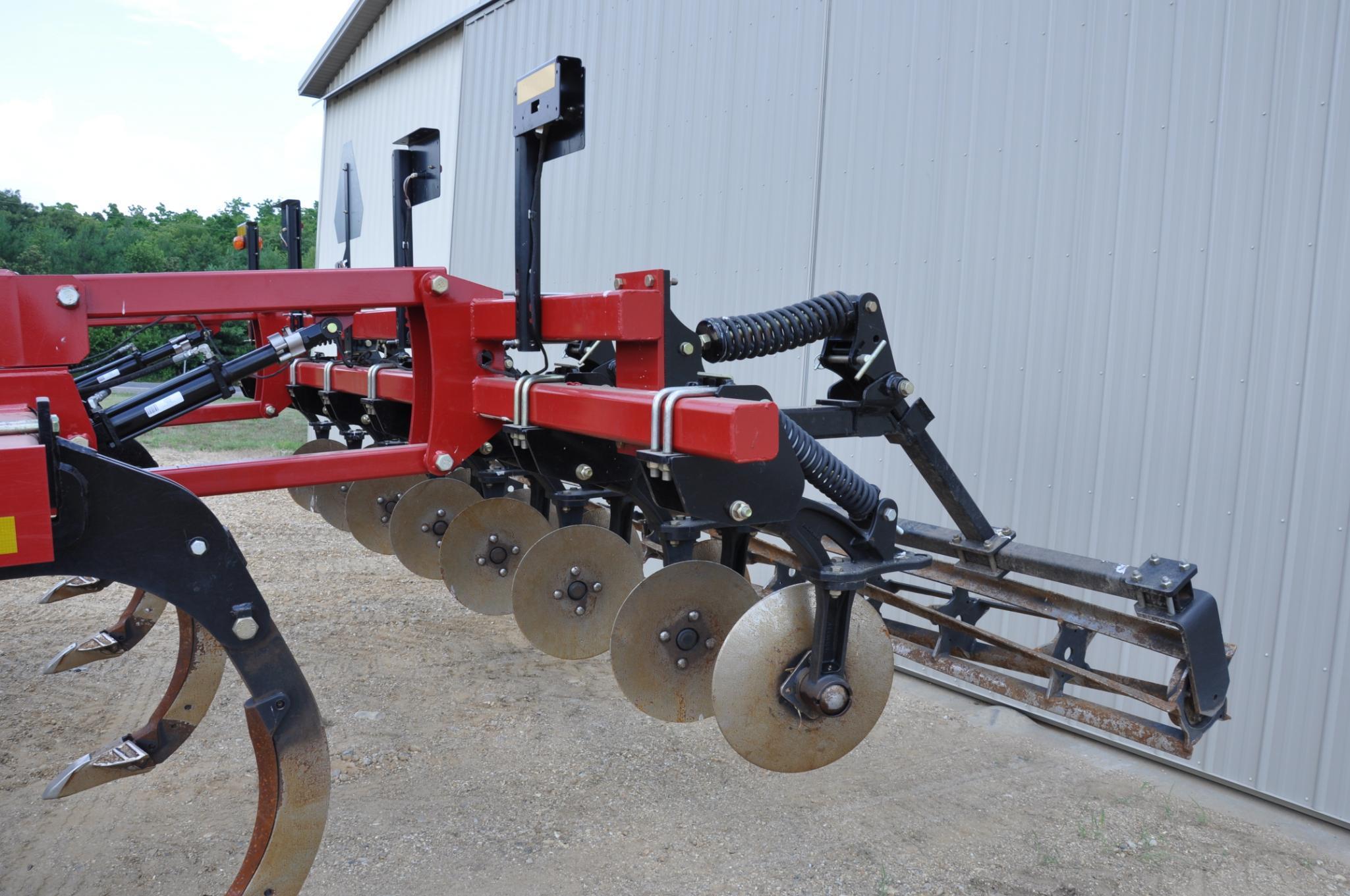 2014 Case-IH 875 7-shank disc-ripper