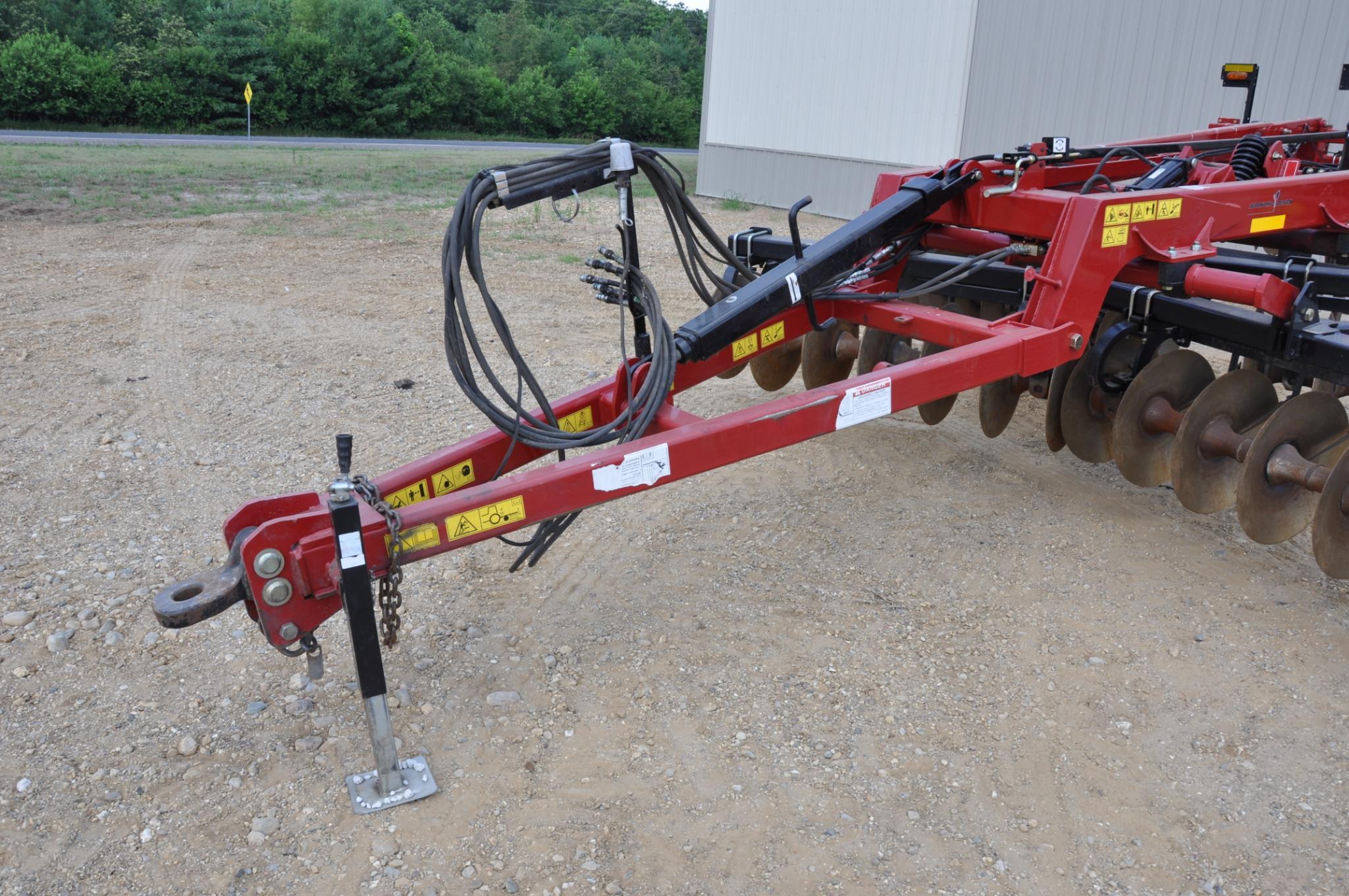 2014 Case-IH 875 7-shank disc-ripper