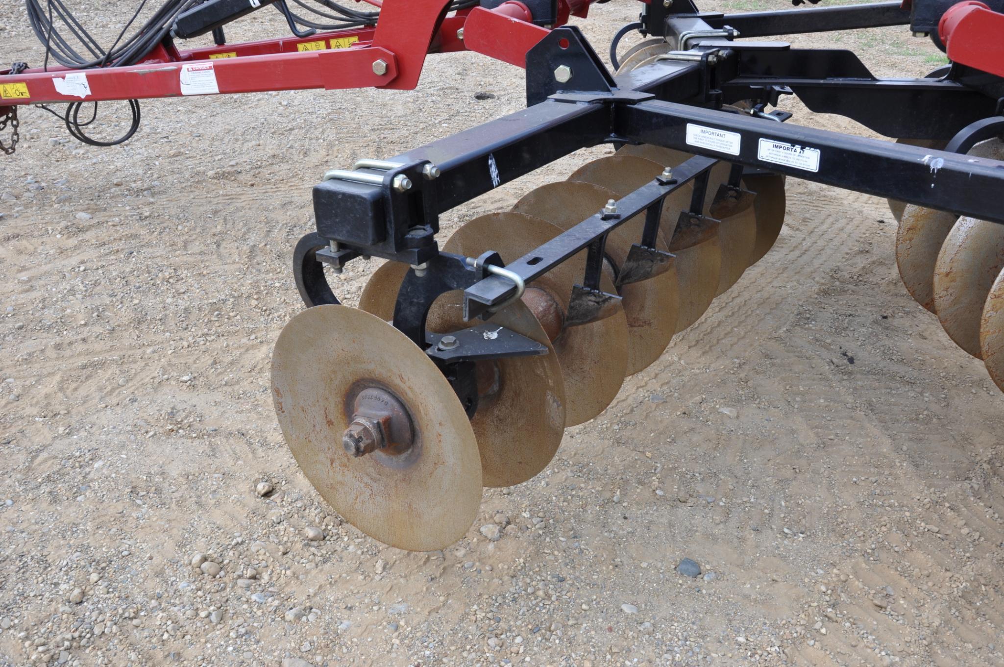 2014 Case-IH 875 7-shank disc-ripper