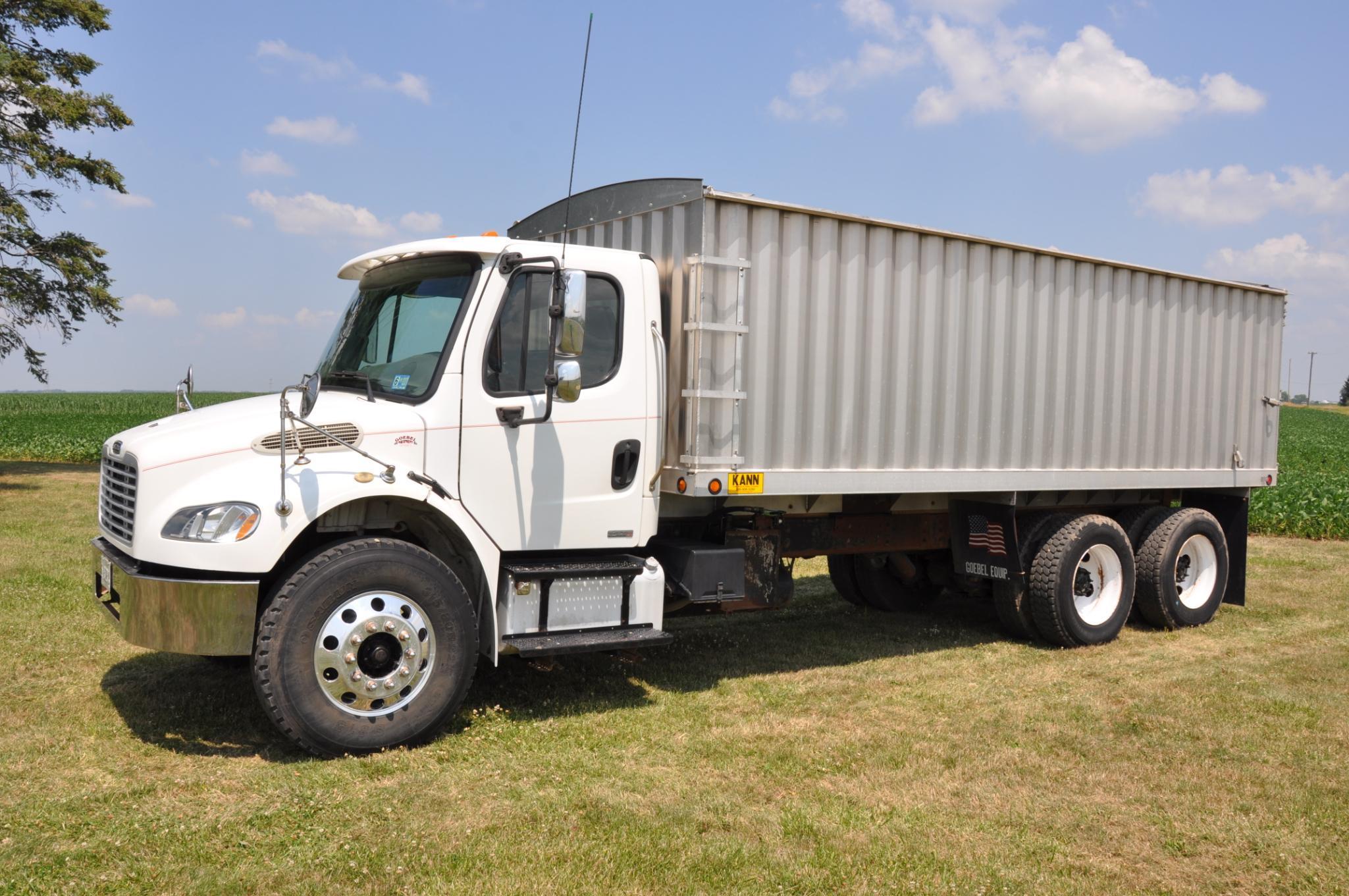 2007 Freightliner M2 grain truck