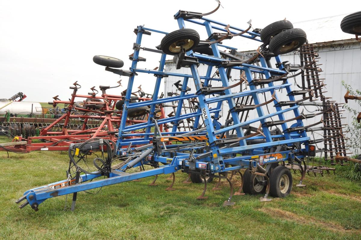 DMI Tiger-Mate II 28' field cultivator