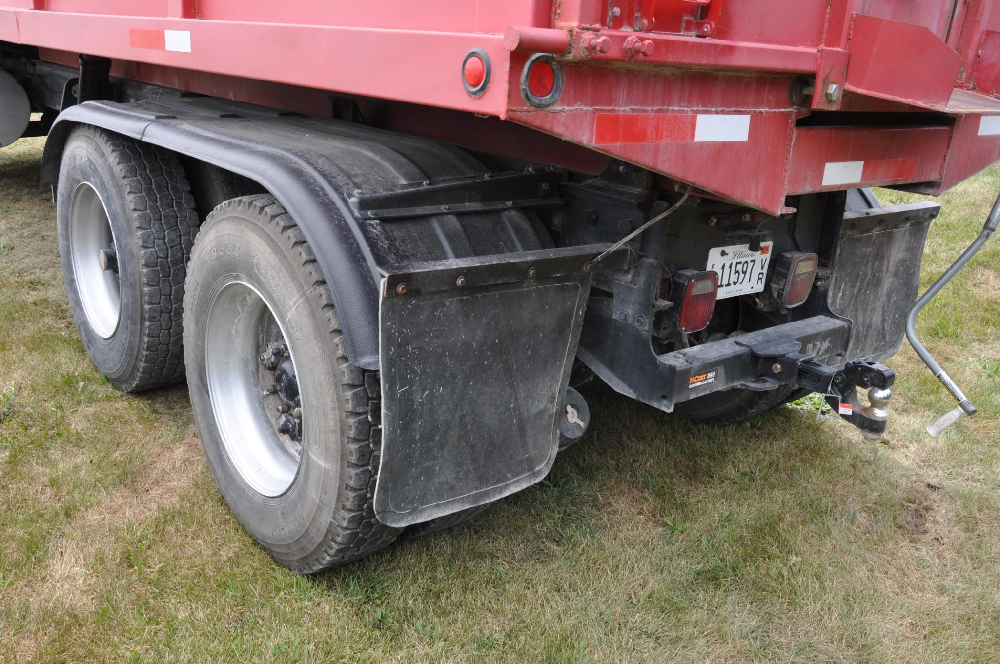 1991 Volvo GM tandem grain truck