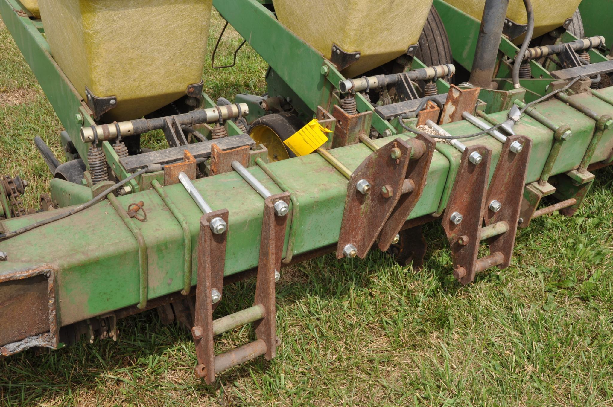 4 row 30" 3-pt. planter