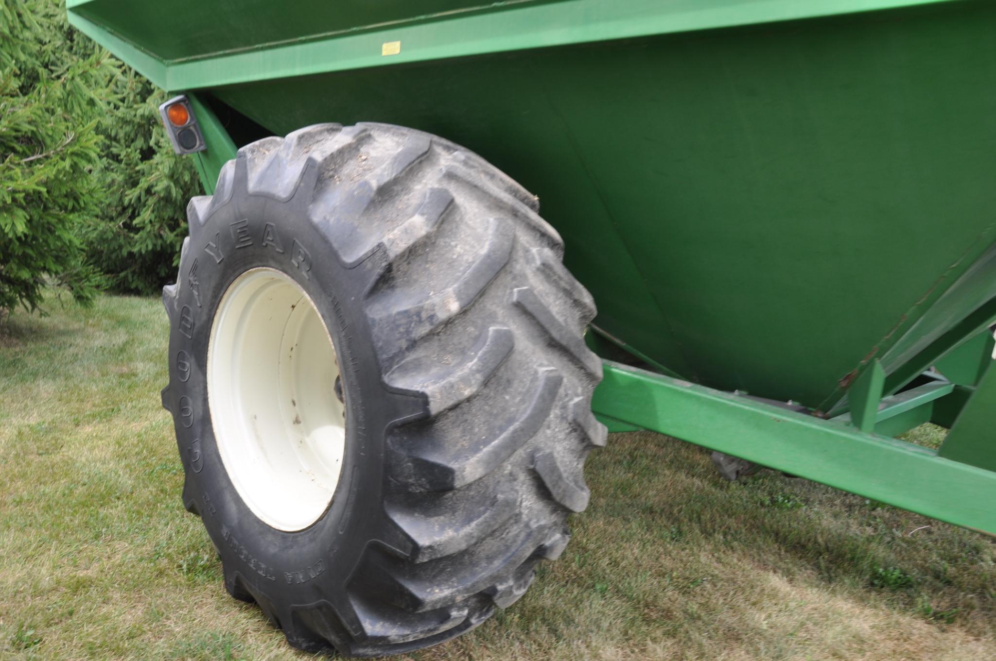 J&M 875 grain cart