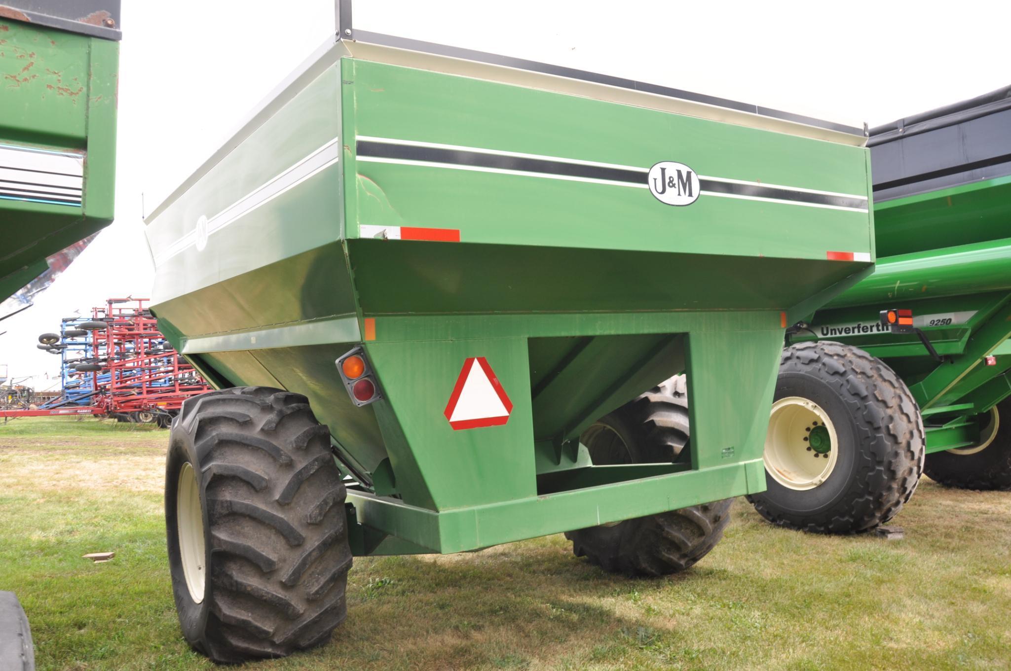 J&M 875 grain cart