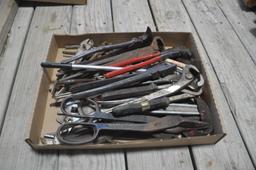 Large quantity of fencing pliers, regular pliers, nail puller, channel locks, etc.