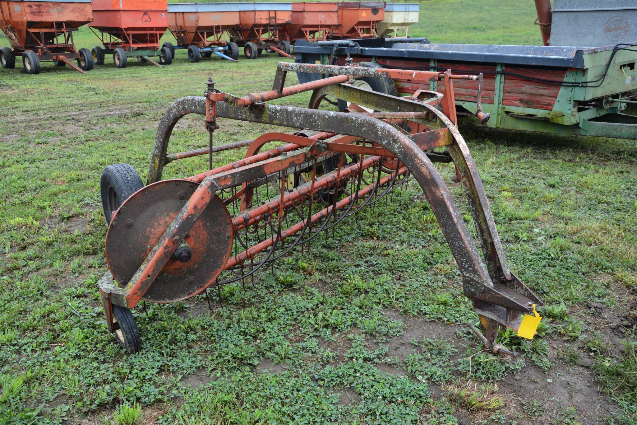 New Idea 402 5 bar hay rake