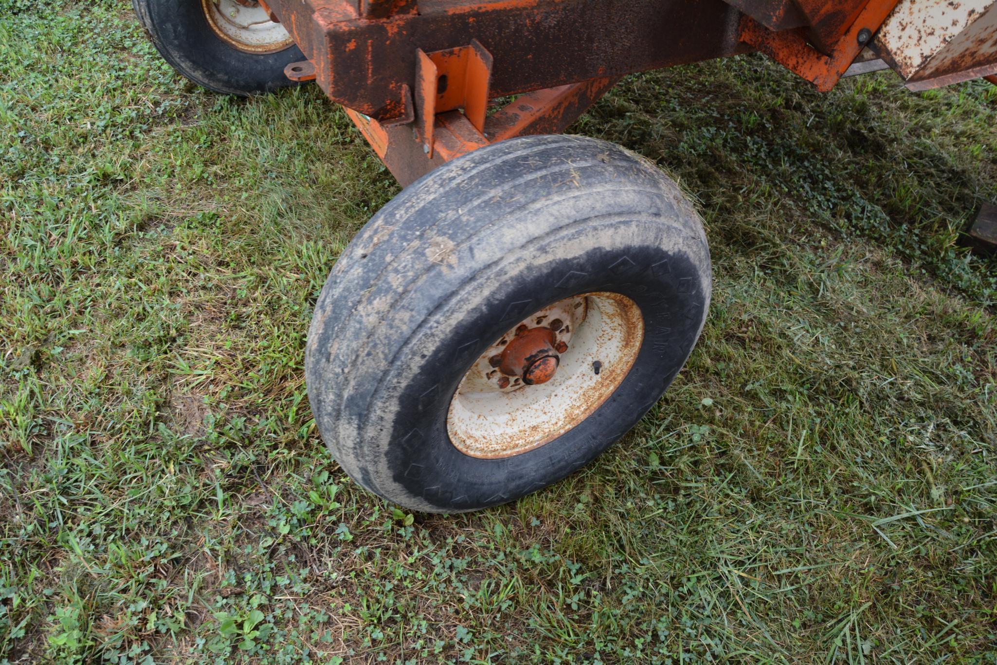 Bradford 225 bu gravity wagon