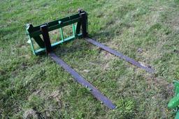 Pallet forks for John Deere 520M loader