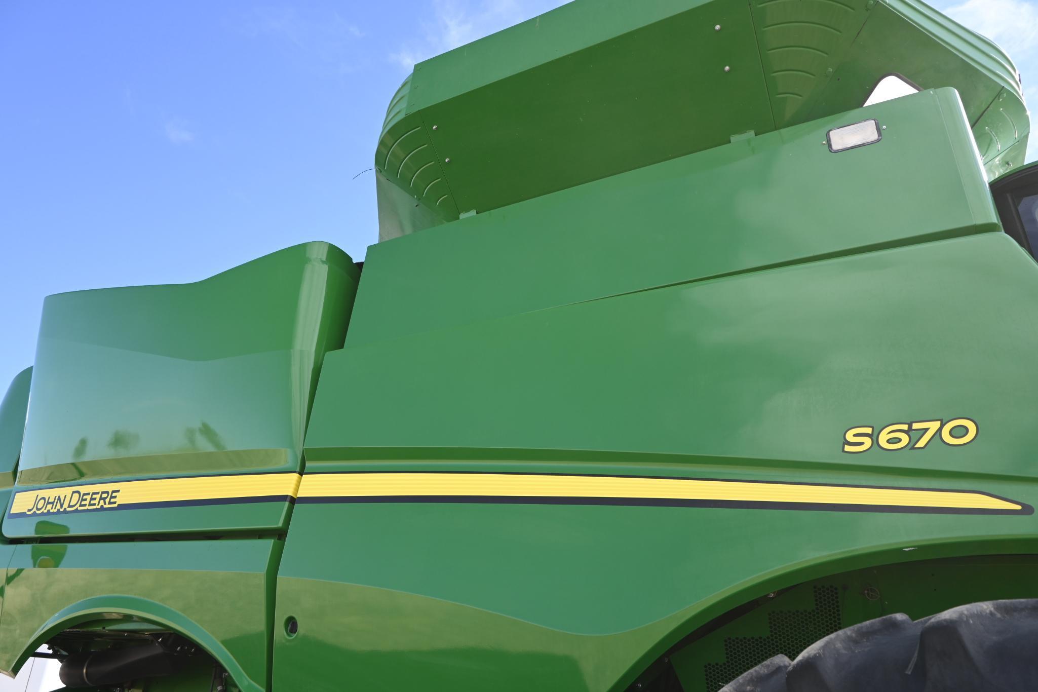 2014 John Deere S670 2WD combine