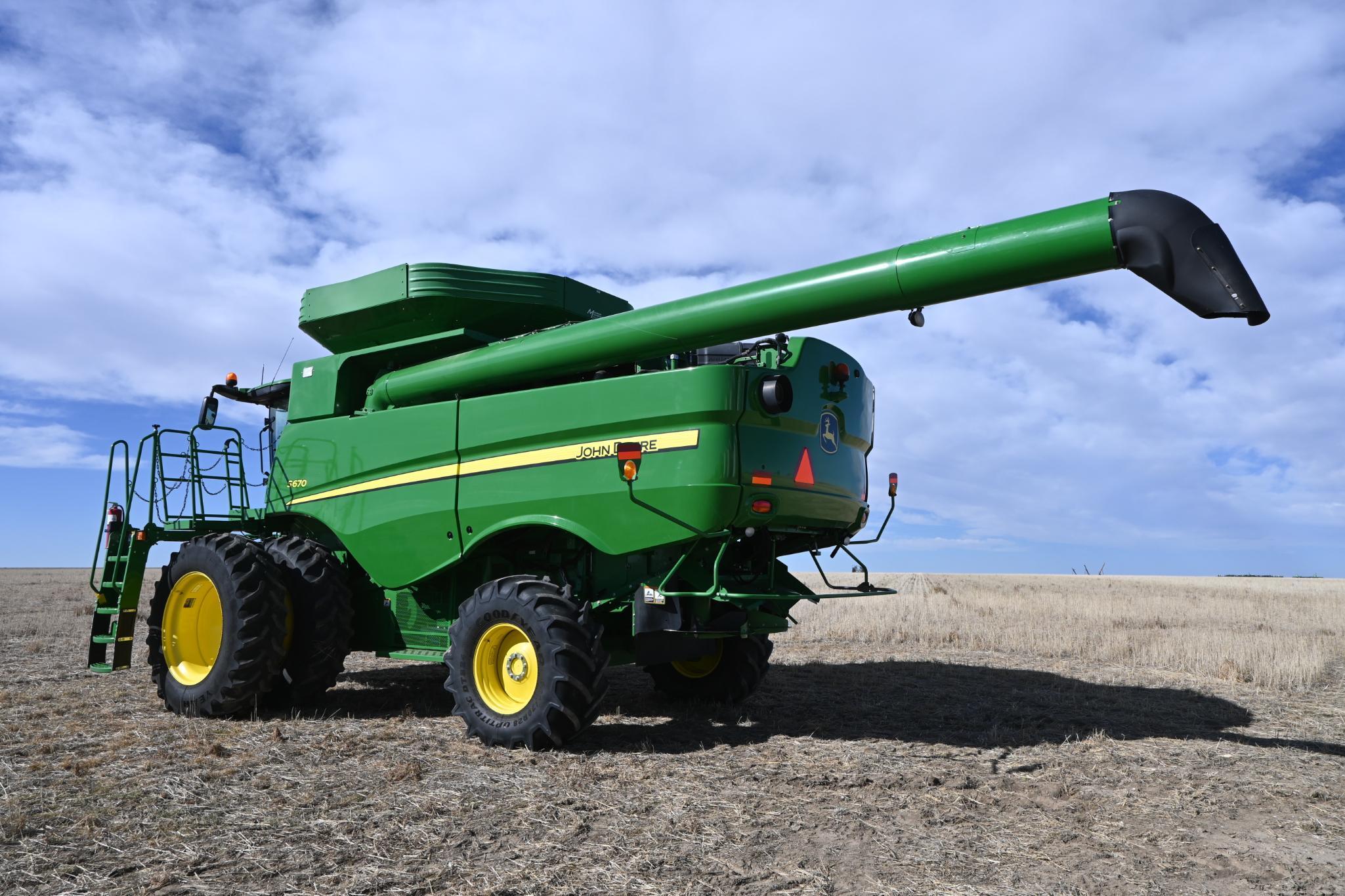 2014 John Deere S670 2WD combine