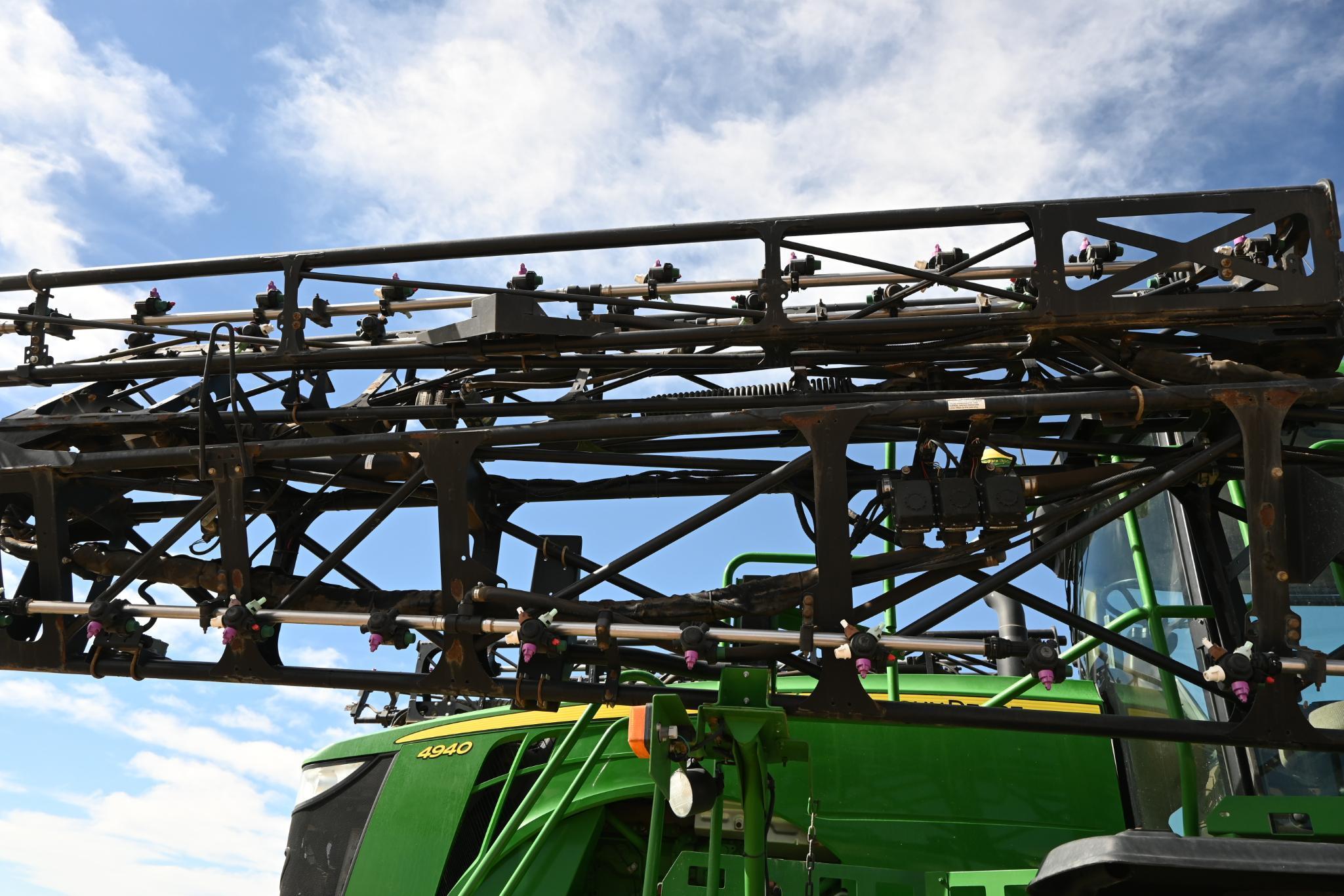 2013 John Deere 4940 self-propelled sprayer