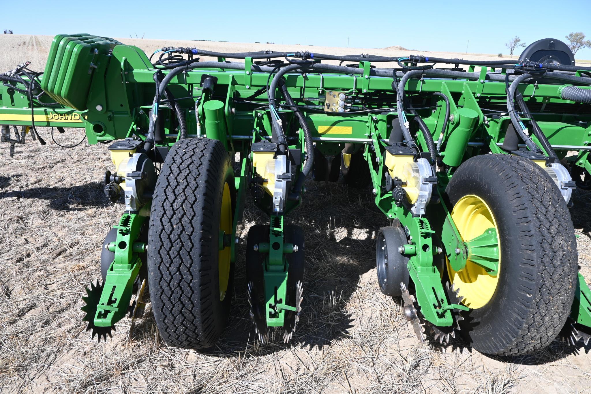 2012 John Deere 1770NT CCS 24 row 30" planter