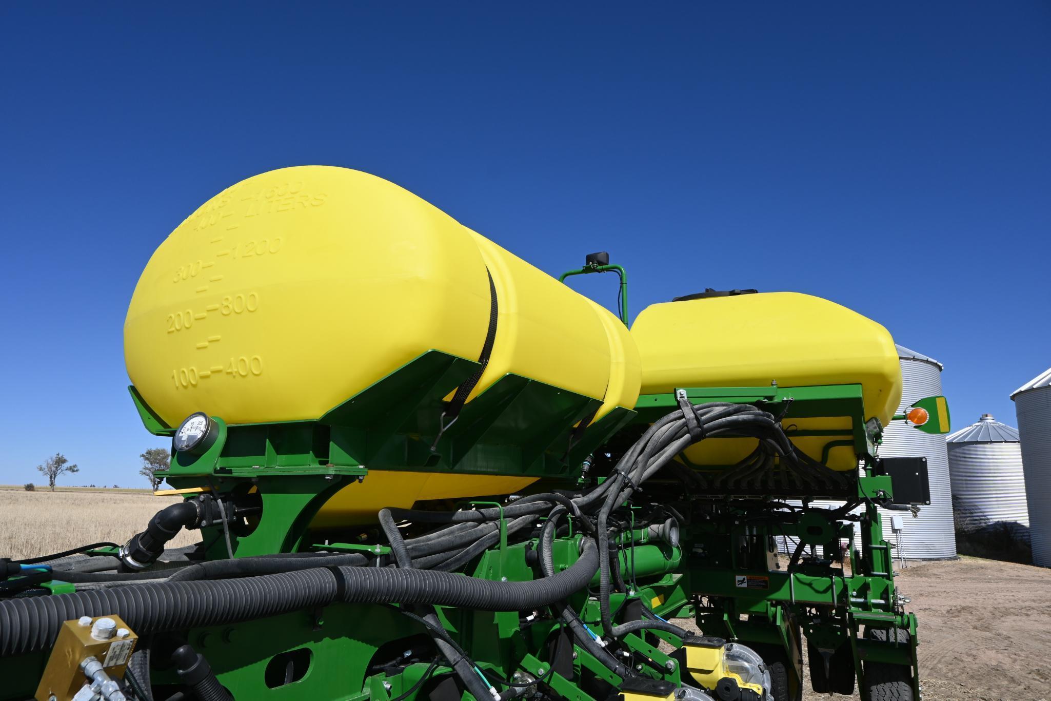 2012 John Deere 1770NT CCS 24 row 30" planter