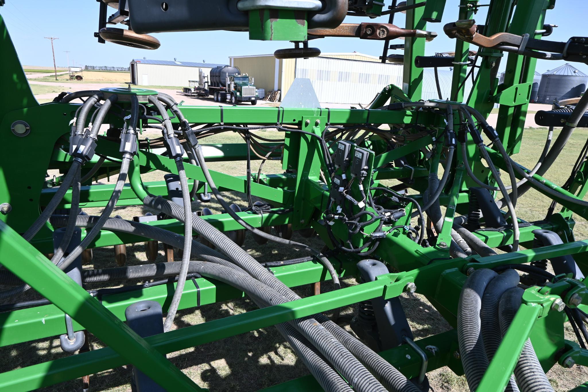 2009 John Deere 1830 61' air hoe drill