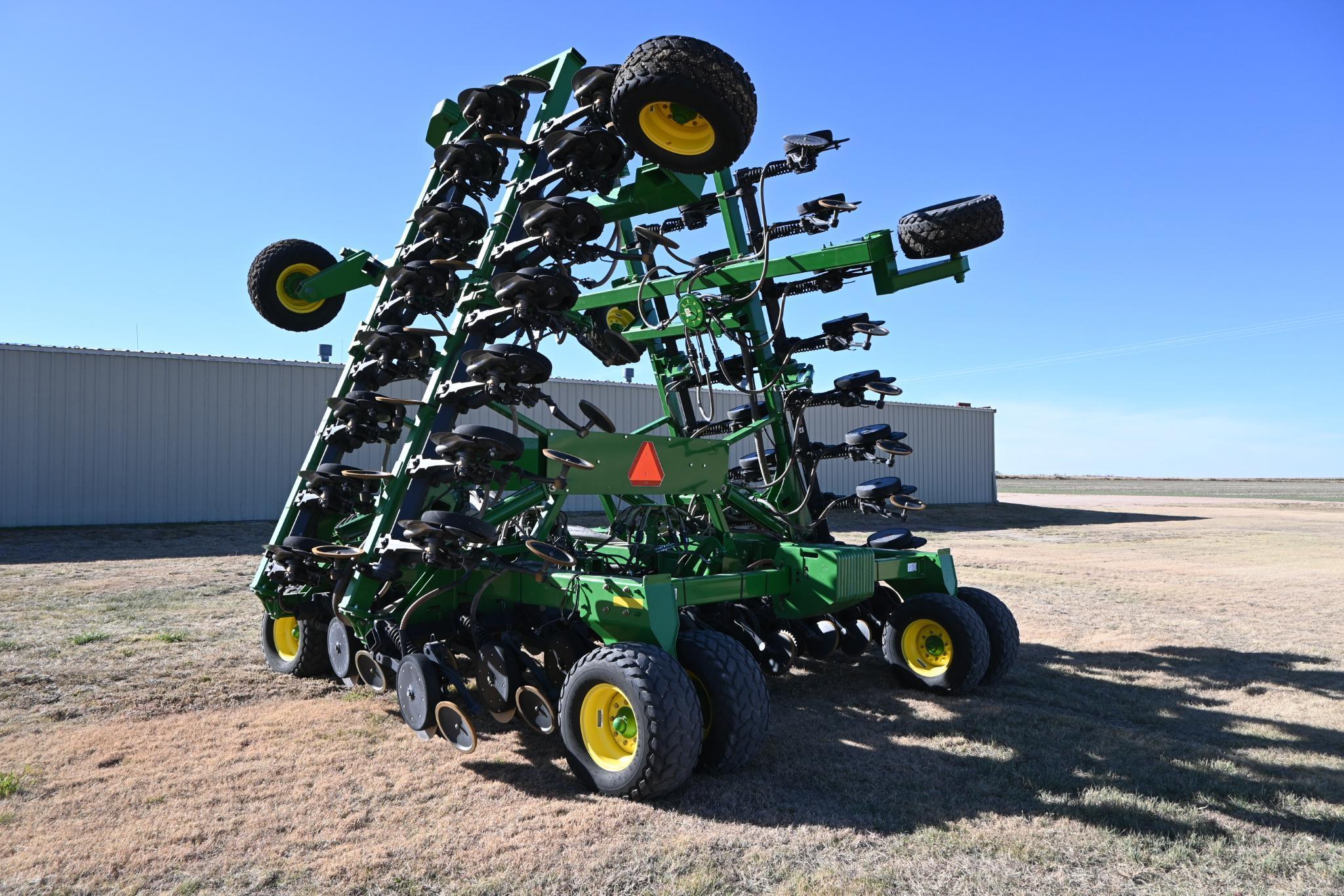 2010 John Deere 1890 42' air drill