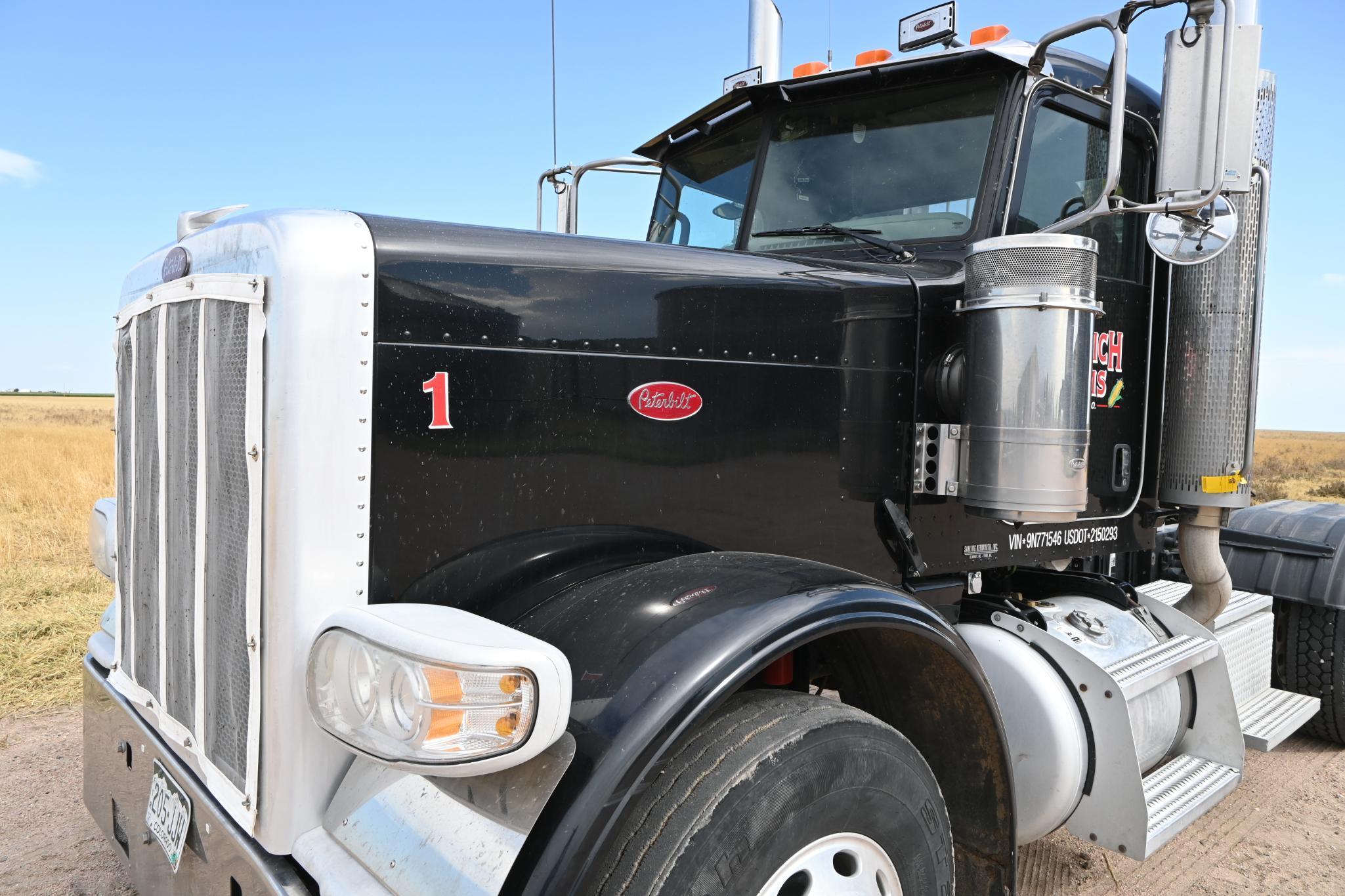 2009 Peterbilt 388 day cab semi