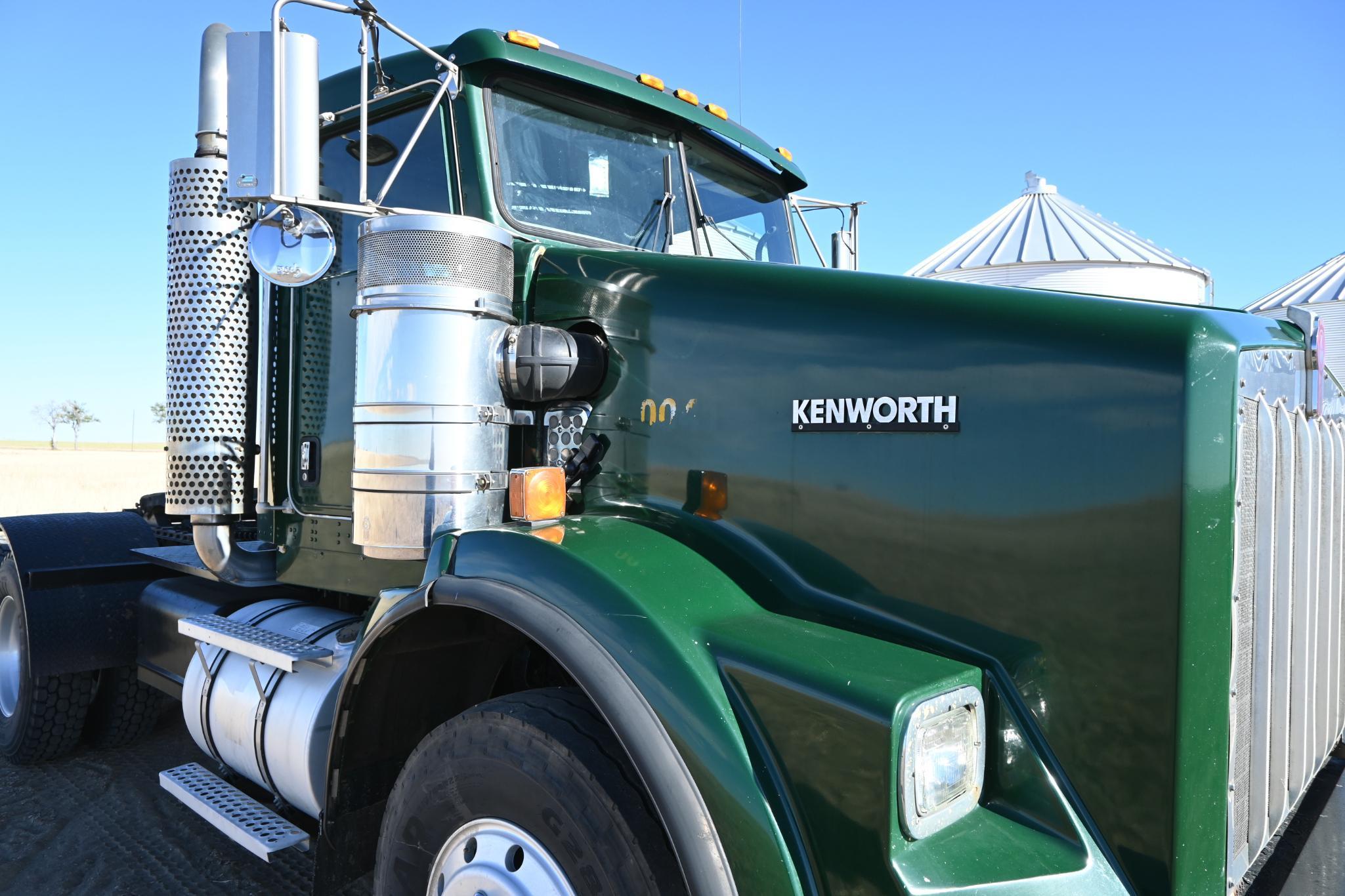 2007 Kenworth T800 day cab semi