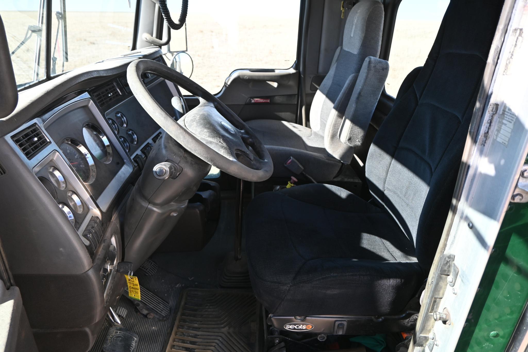 2007 Kenworth T800 day cab semi