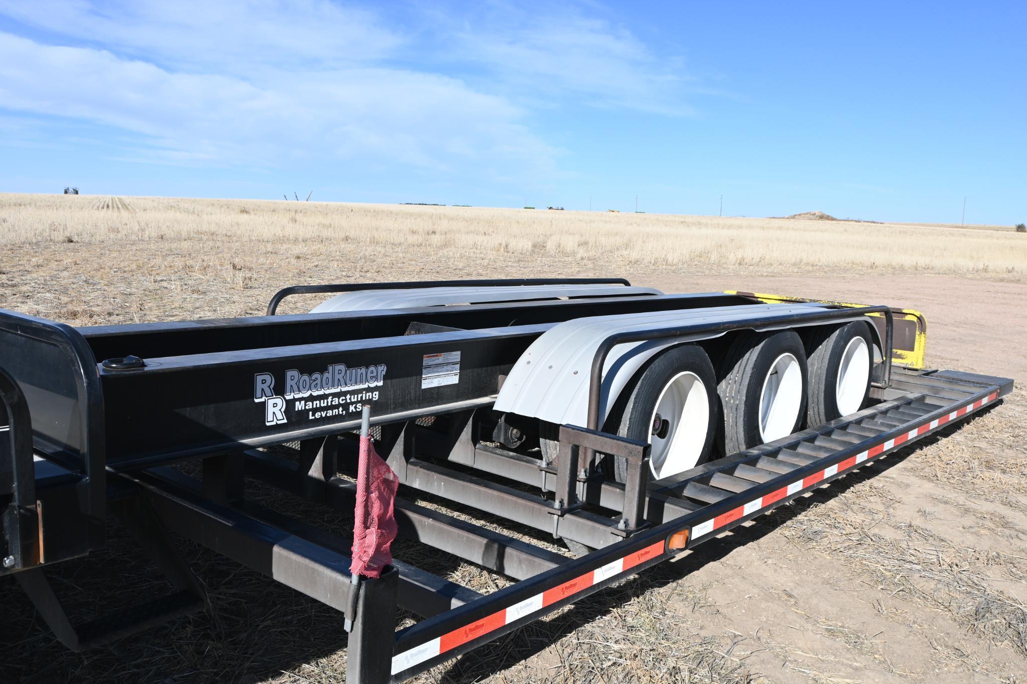 2015 RoadRunner 4000 43' triple axle sprayer trailer