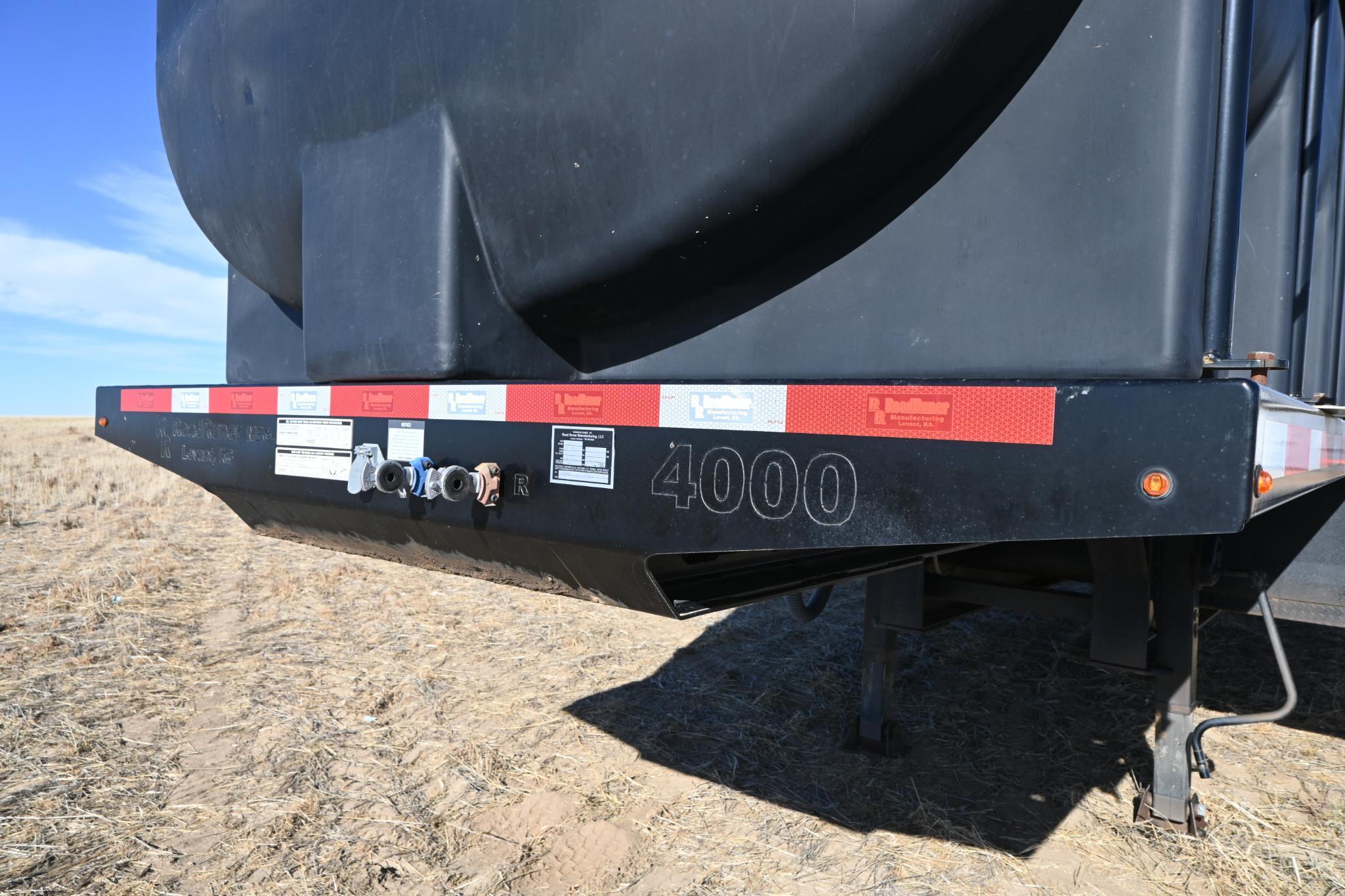 2015 RoadRunner 4000 43' triple axle sprayer trailer