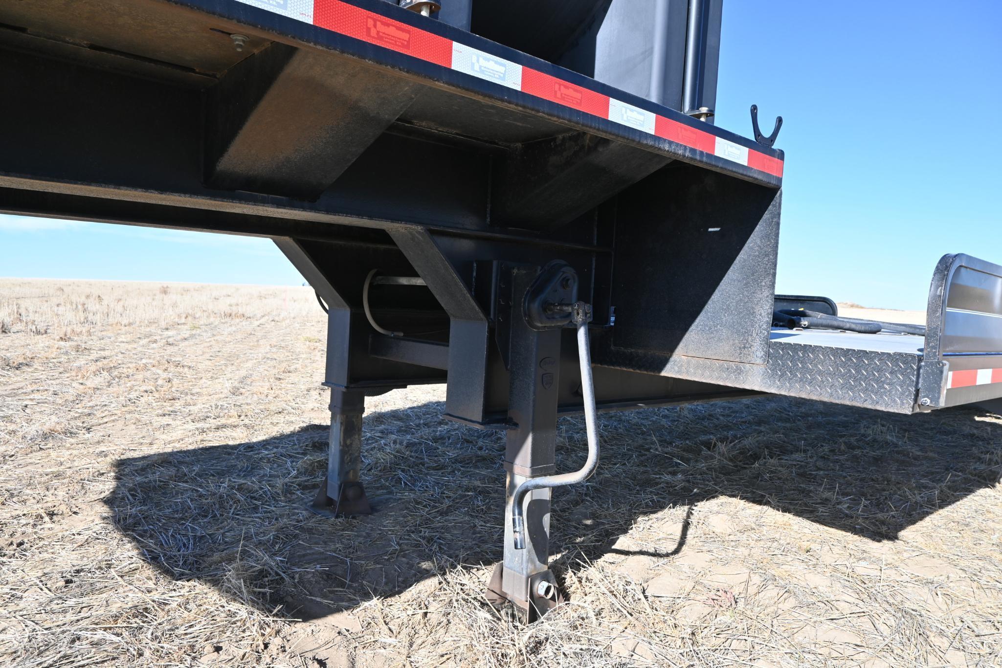 2015 RoadRunner 4000 43' triple axle sprayer trailer